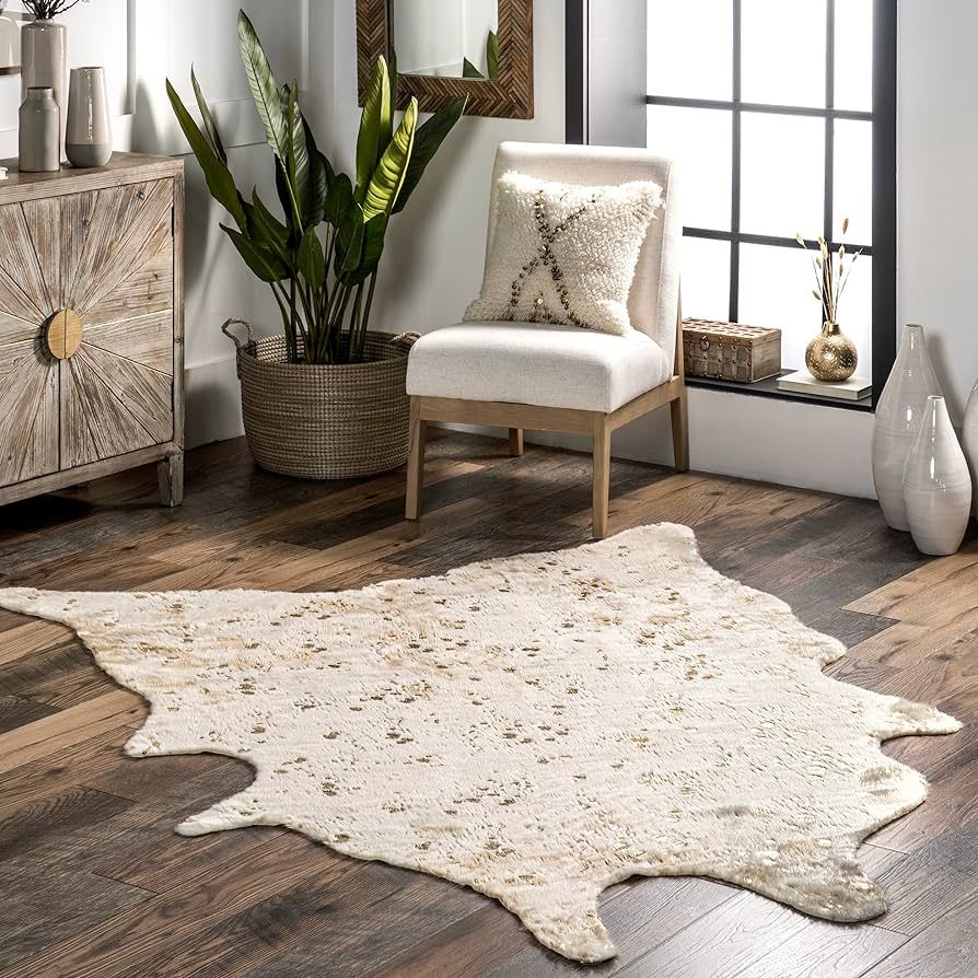 nuLOOM Iraida Contemporary Faux Cowhide Area Rug, Shaped 4x5, Off-white | Amazon (US)