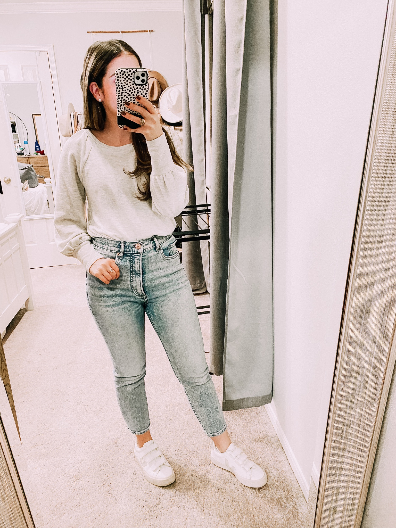 My top is old but loft brought it back in different colors 🙌🏻