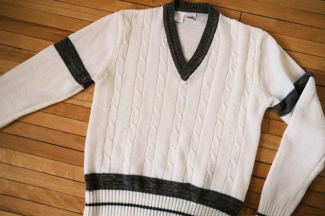 70s Kennington Pullover Lightweight V-Neck Sweater / Cream Color / 100% Acrylic / Women's size SM... | Etsy (US)