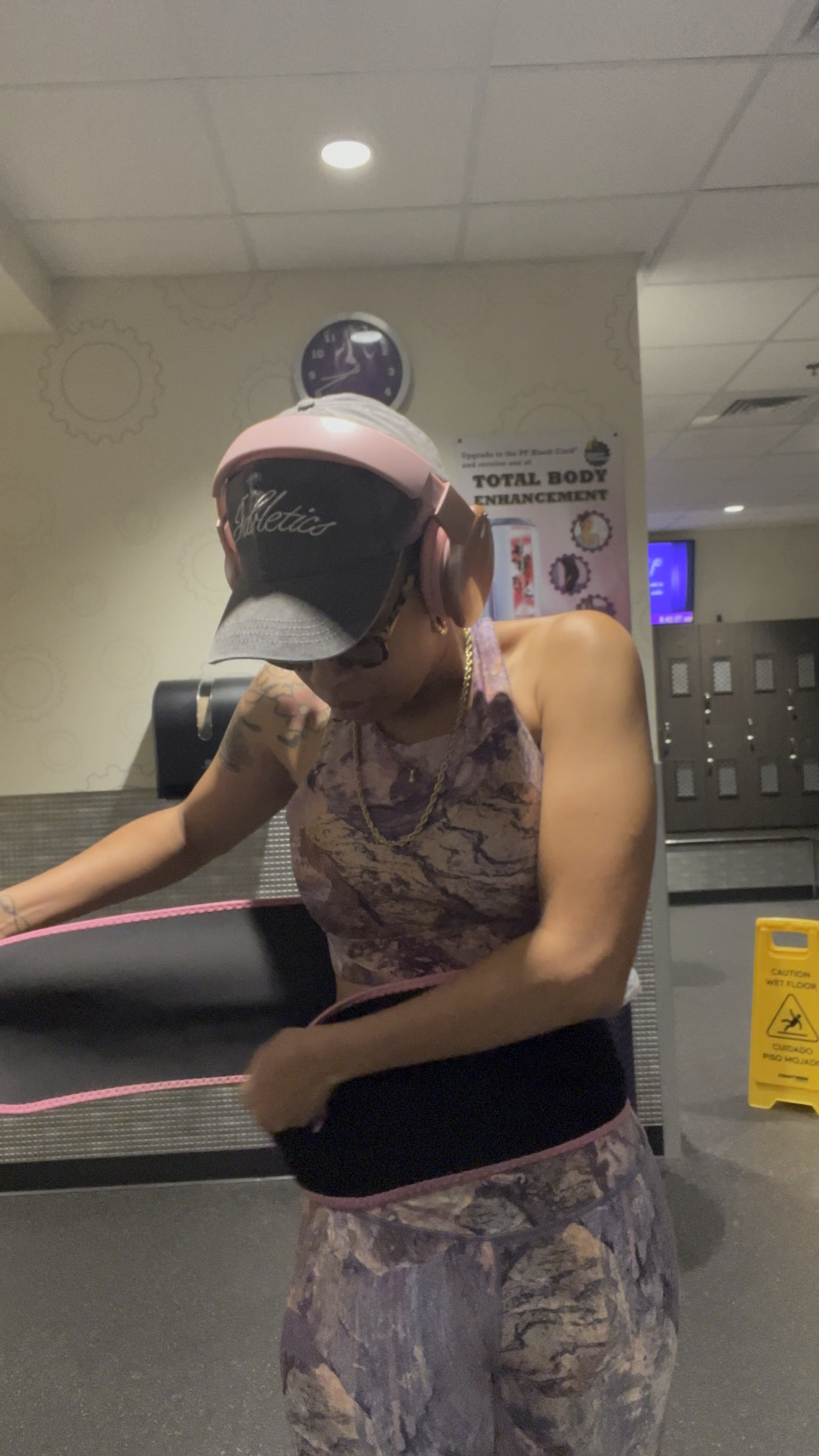 Morning workout complete. I make sure every workout is done with my sweat band! I know it has helped slim my waits area because I love sweets especially cookies lol as a nail technician I’m constantly sitting which is even more of a reason why I make sure to get in the gym at least 3 times a week.

Health is wealth ladies 💅🏽💖

#LTKWatchNow #LTKActive #LTKFitness