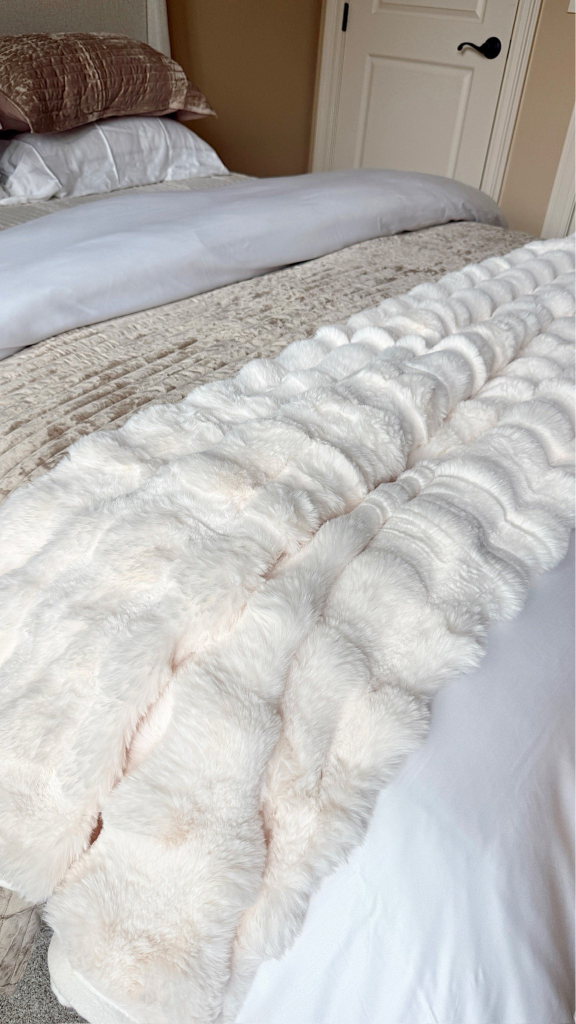 The fluffiest, coziest new blanket in our guest room 🤍
It looks so high-end but isn’t! I love how soft and full it feels, and it’s the perfect little layer for fall.

#LTKHome #LTKSeasonal #LTKOver40