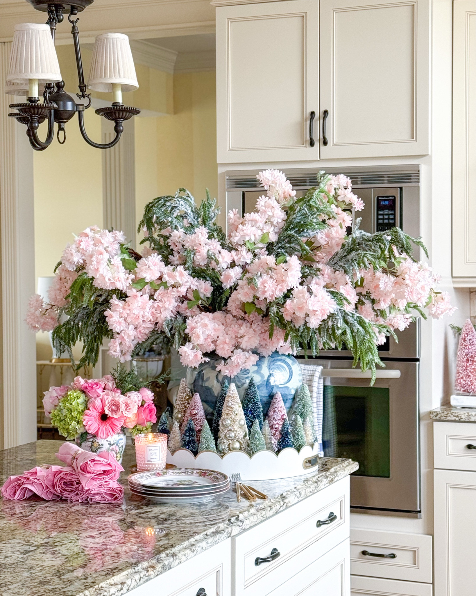 Pink and blue Christmas kitchen 🎀🩵🎄💙✨

Christmas kitchen decor, centerpiece ideas, Christmas floral arrangement, famille rose, Williams Sonoma, pink napkins, scalloped tray, white and gold tray, Voluspa, pink candle, blue and white vase, Wayfair finds, pink Christmas, blue Christmas 

#LTKGiftGuide #LTKHoliday #LTKHome