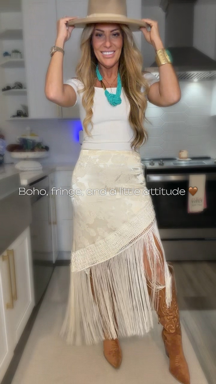 The fringe + the fit + the vibe = everything
If you’ve got a country concert or festival coming up… you need this outfit 🤠

5’7, 136, 36C
Top:Small
Skirt:Medium 

#LTKFestival #LTKMidsize #LTKootd
