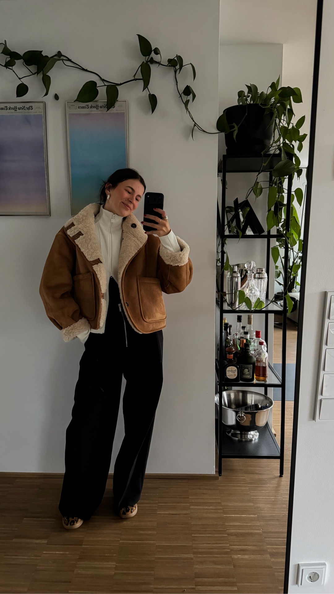 schrank voll & trotzdem outfit-krise? du bist nicht allein 🌚
wenn du denkst, du hast nichts anzuziehen, sind es meistens einfach zu viele entscheidungen.

mini-challenge: leg dir heute abend ein teil für morgen raus – den rest baust du morgens nach mood.

okay, was ist dein teil für morgen? 👀

#LTKstyletip #LTKwinter #LTKdeutschland