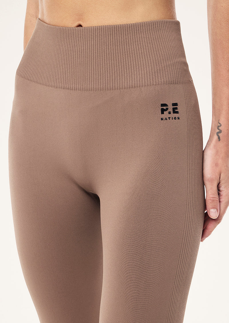 RESTORE SEAMLESS LEGGING IN FOSSIL | P.E Nation AU