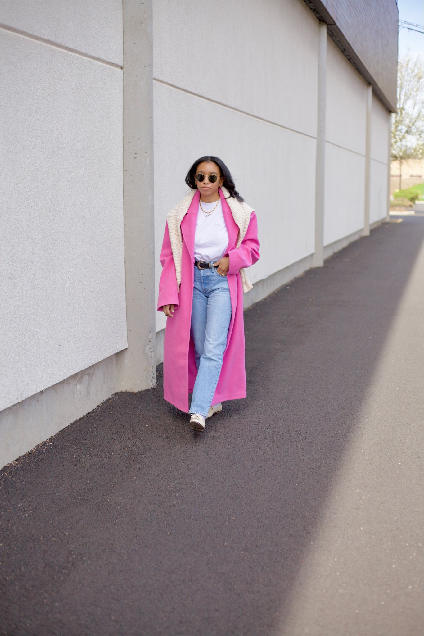 TEE: size medium
JEANS: size 25 (true to size)