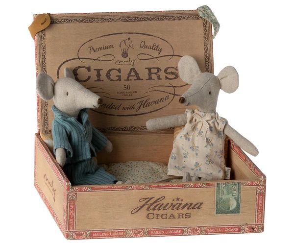 Mum & Dad Mice in Cigar Box | MailegUSA