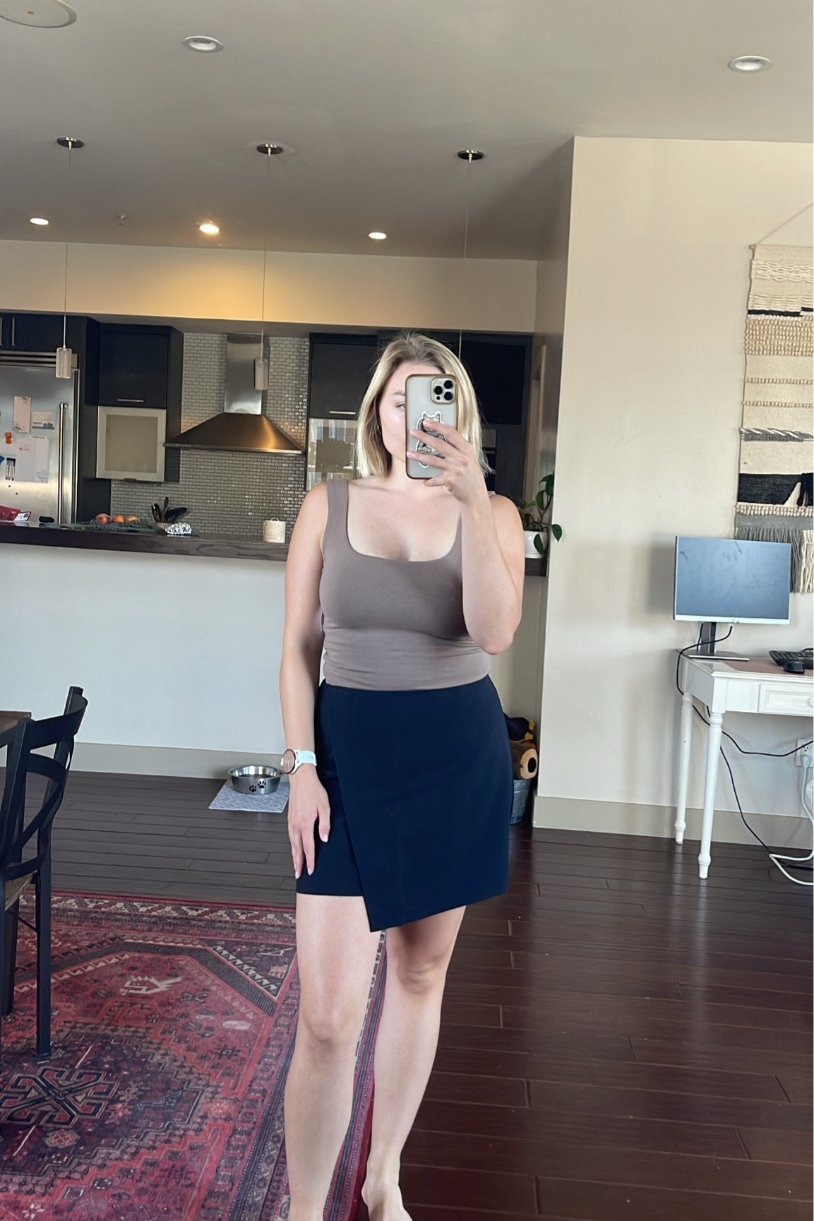 I think I’m too short for this skort (I’m 5’3”) but my sister really liked it on me! Medium in both items