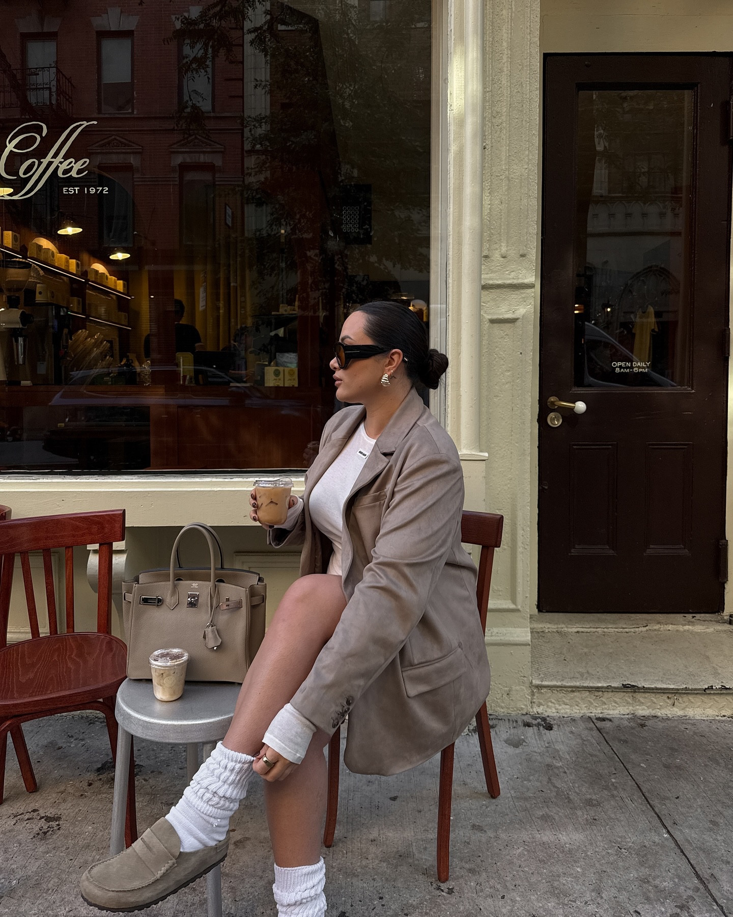 The best part about nyc is walking around and stumbling across the cutest coffee shops ☕️🍂🤍 

#casualchicstyle #falloutfitidea #falloutfitinspo #newyorkcoffeeshops #sandiegoblogger #smileycoffee 

#LTKStyleTip #LTKSeasonal #LTKBump