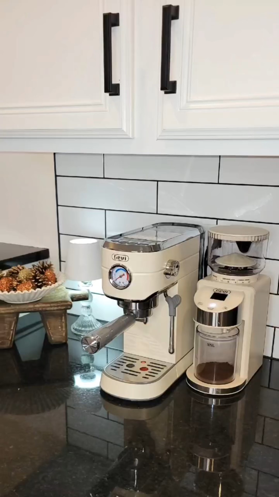 ✨ Mi nuevo dúo perfecto para las mañanas ✨
La cafetera y la moledora de Gevi llegaron para elevar mi rutina con aroma fresquito, crema perfecta y ese sabor que solo un buen café puede dar. ☕🤎
¿Team café recién molido? 😍

Comenta cafetera y te envío el link a tu DM 

#Gevi #CoffeeLovers #CaféEnCasa  #KitchenStyle #HomeCafe #CaféReciénMolido  #mirutinademañana  #geviespressomachine #geviespresso #gevicoffee

#LTKU #LTKHoliday #LTKSeasonal