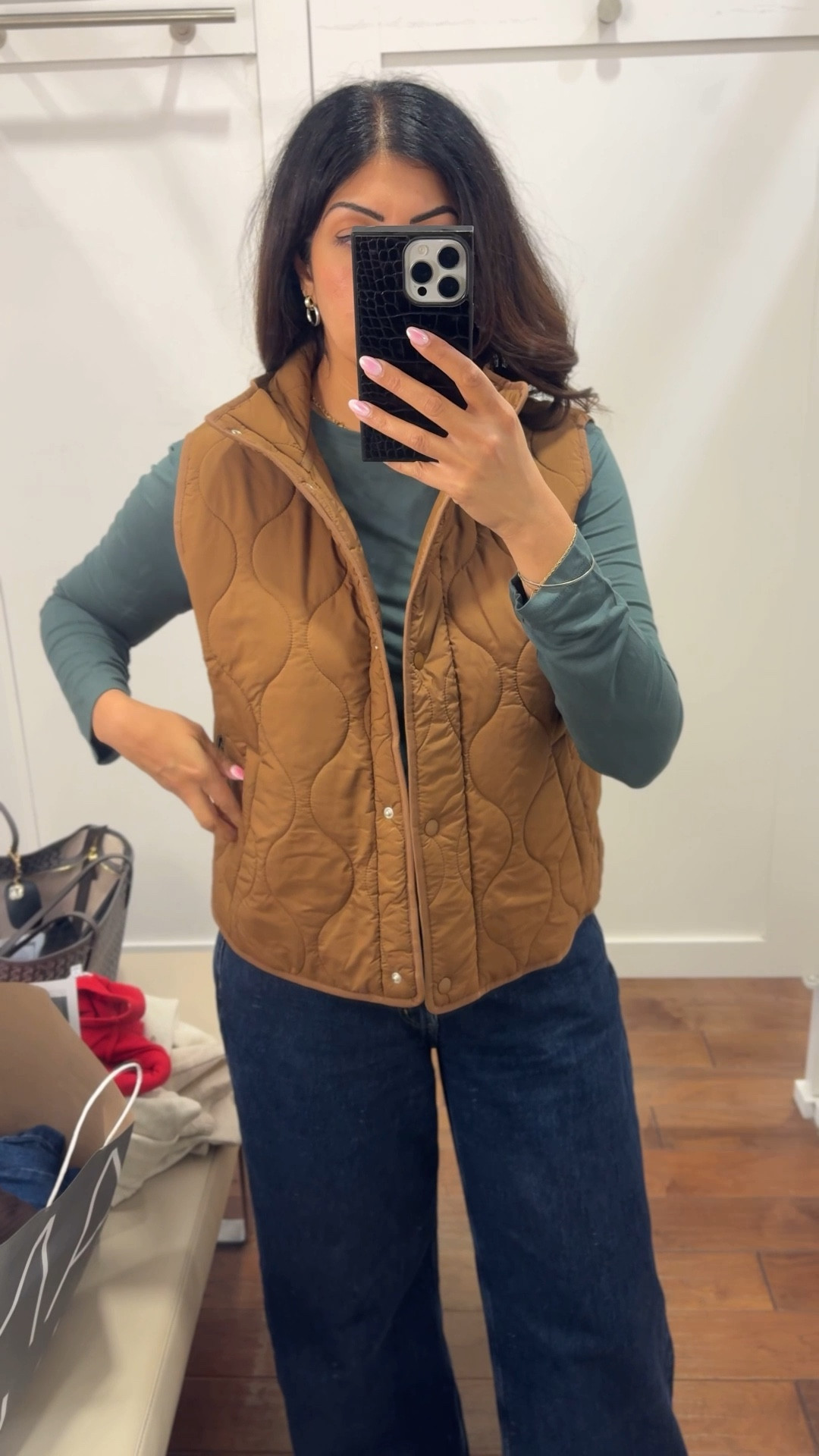 Viral vest for fall is on sale. Runs big wearing a medium 

#LTKStyleTip #LTKSaleAlert #LTKActive