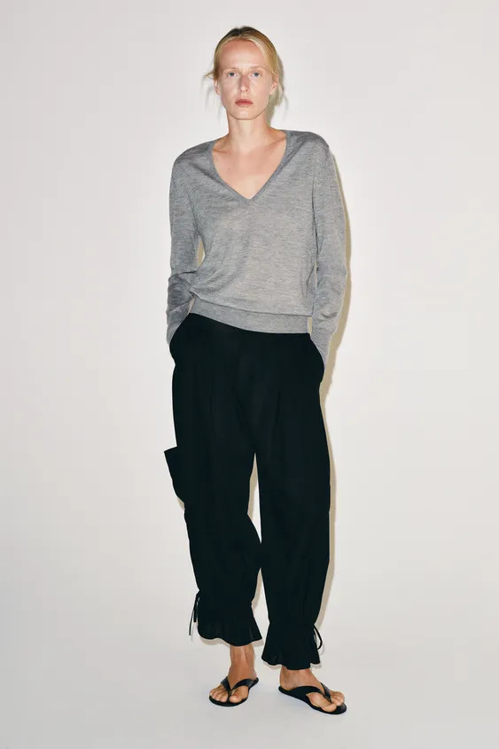 Model height: 178 cmZARA WOMAN COLLECTIONMid-waist trousers made from 25% linen yarn. Featuring h... | Zara IT