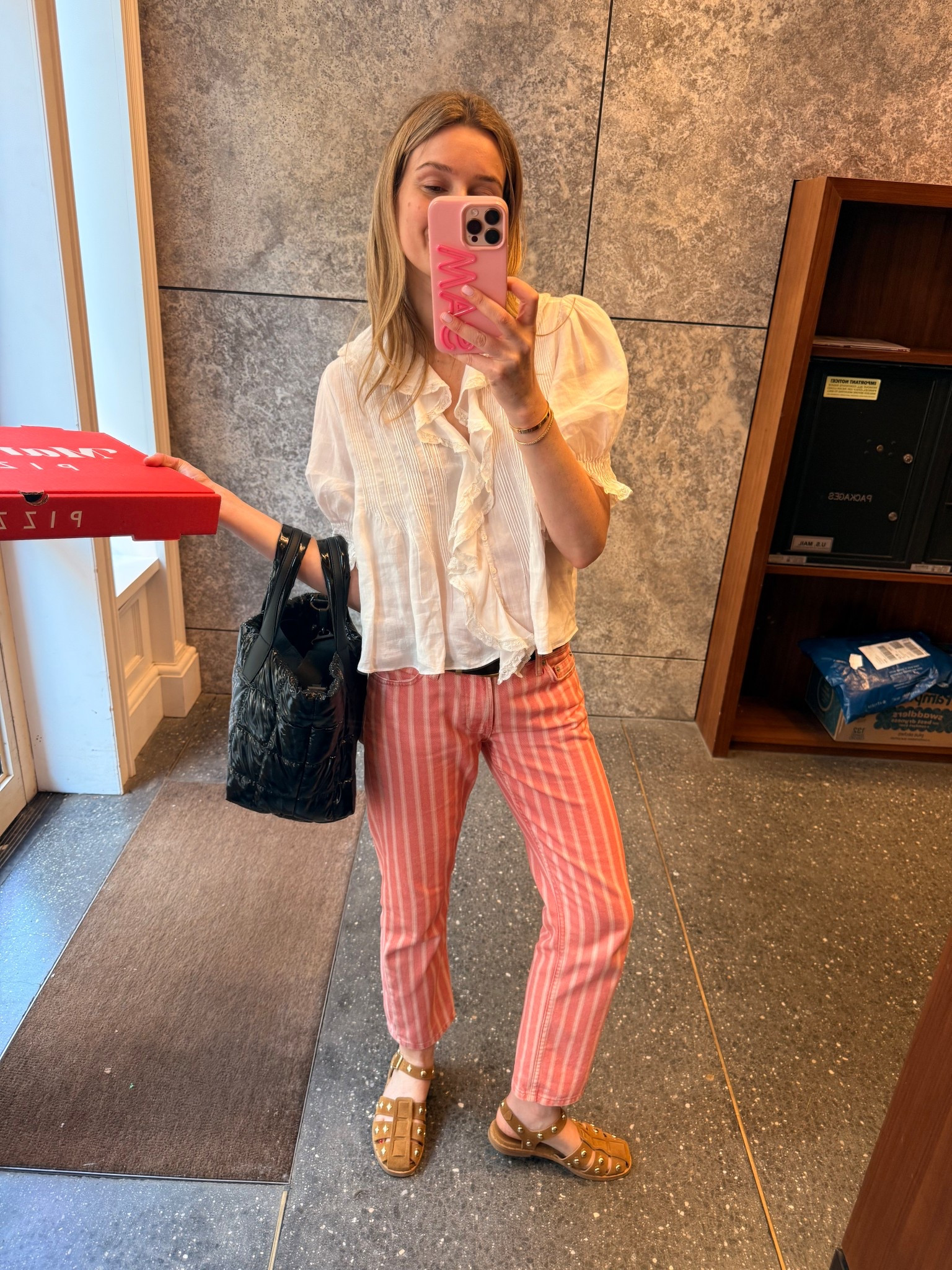 Sunday outfit of the day 

#LTKmorningroutine #LTKmomlife #LTKdayinmylife