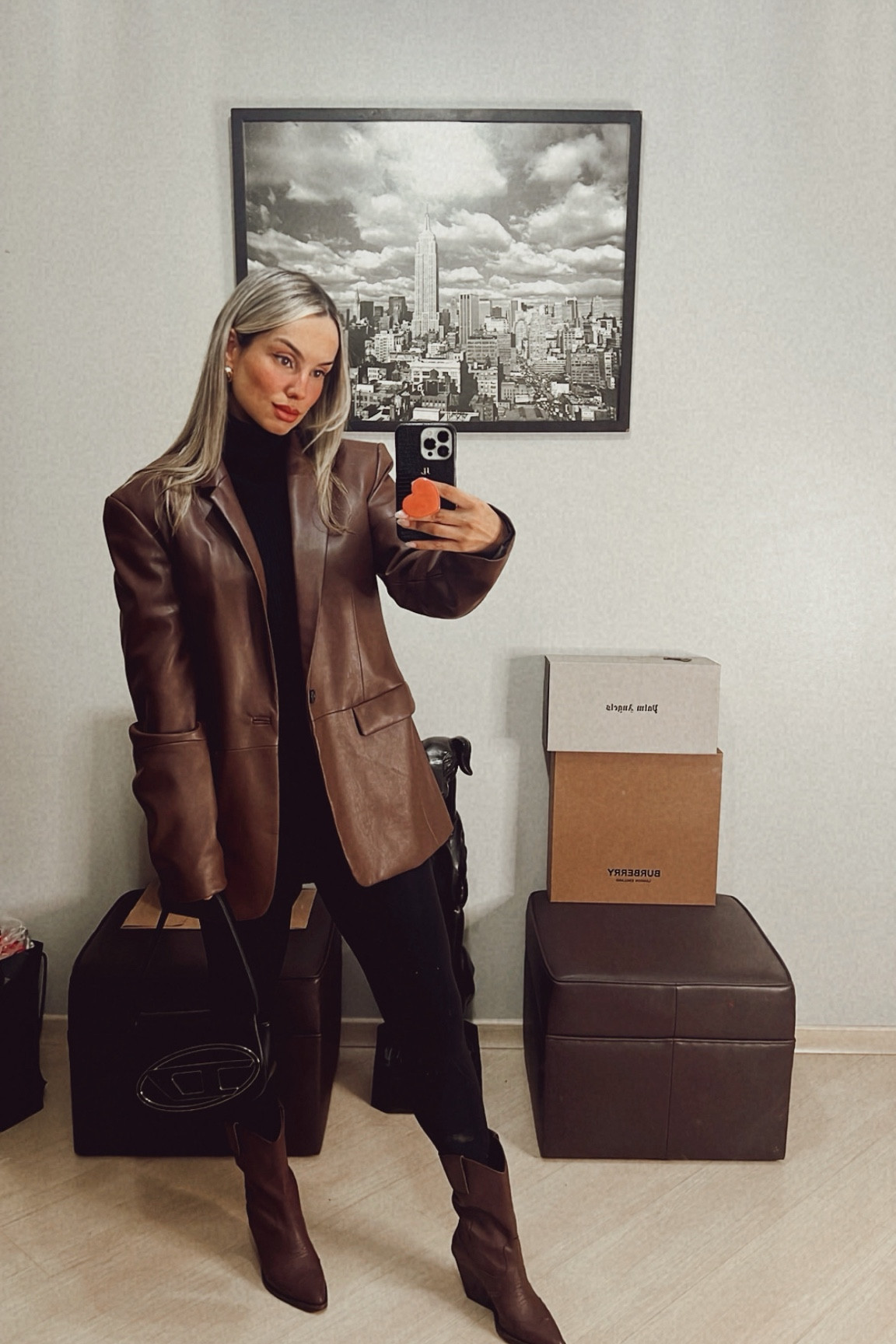 A cor que nunca imaginei que viraria protagonistas dos meus looks, o marrom além de ser um tom muito versátil, ajuda a montar produções elegantes, e super modernas, amando 🤎

#LTKstyletip #LTKFind #LTKbrasil