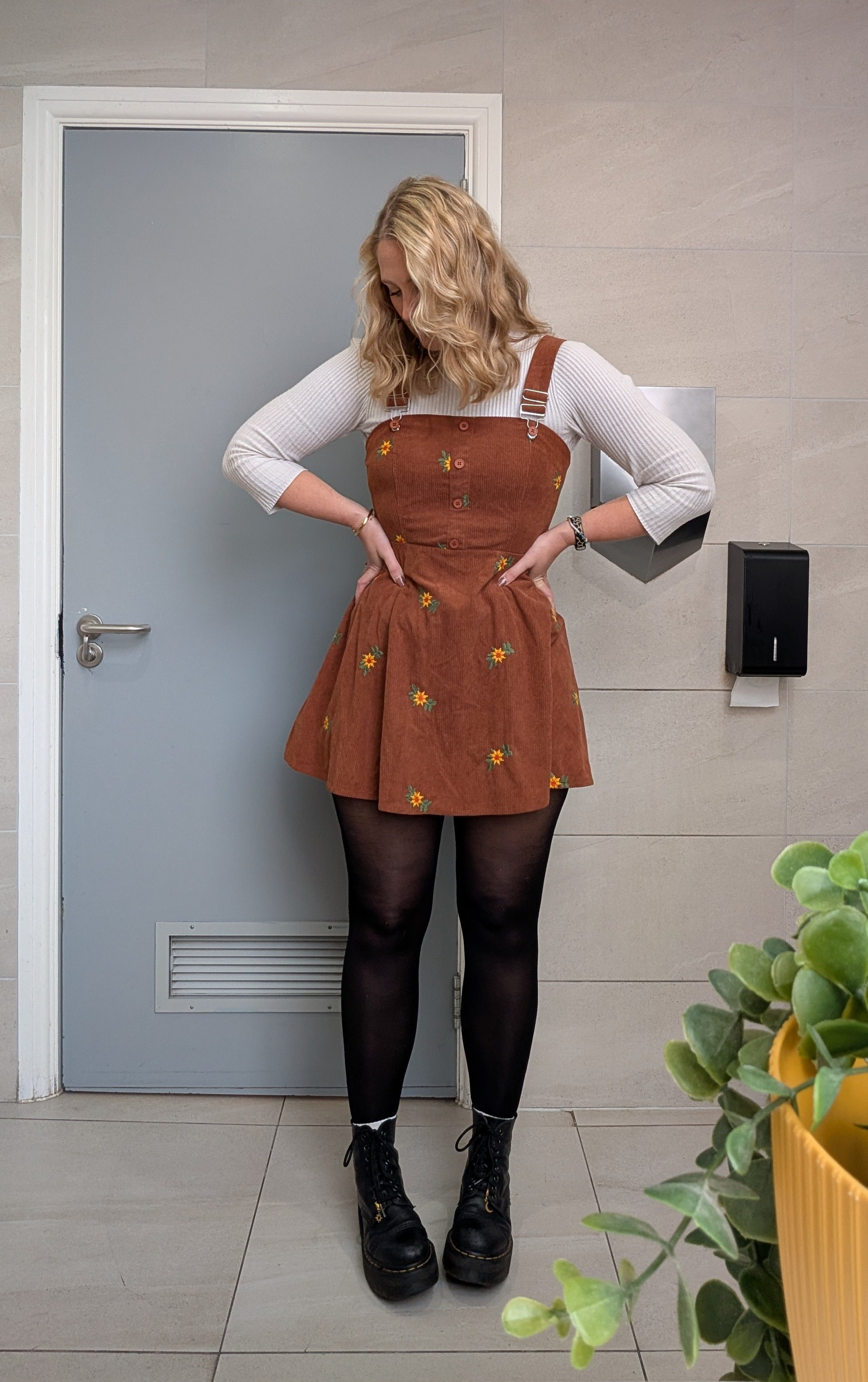 Just a girl and her dungarees dress 🍂🤎☀️

#LTKautumn #LTKuk #LTKstyletip
