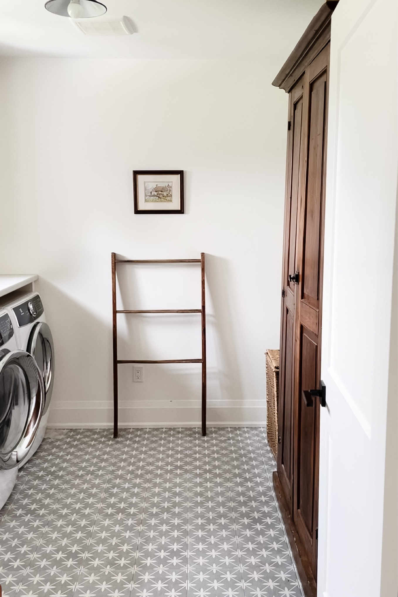 FARMHOUSE ARMOIRE 
.
Perfect for storage and adds character to the space with a vintage touch. 🤍
.
Here are a few beautiful vintage pieces. Get them while you can ☺️
.
And some great beautiful armoires that give that vintage feel! 

#LTKstyletip #LTKFind #LTKhome