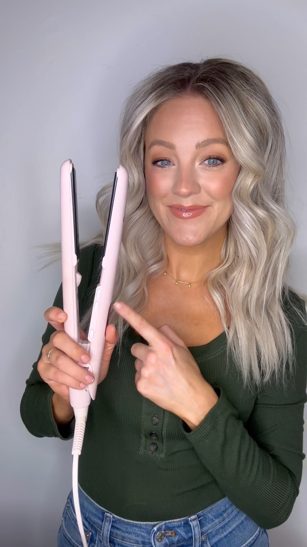 Watch me transform my hair from straight and boring to bouncy curls! This one–pass flat iron is absolutely amazing 🙌🏼 use code: MOM at the checkout for a major discount 😘

#LTKfindsunder100 #LTKstyletip #LTKbeauty