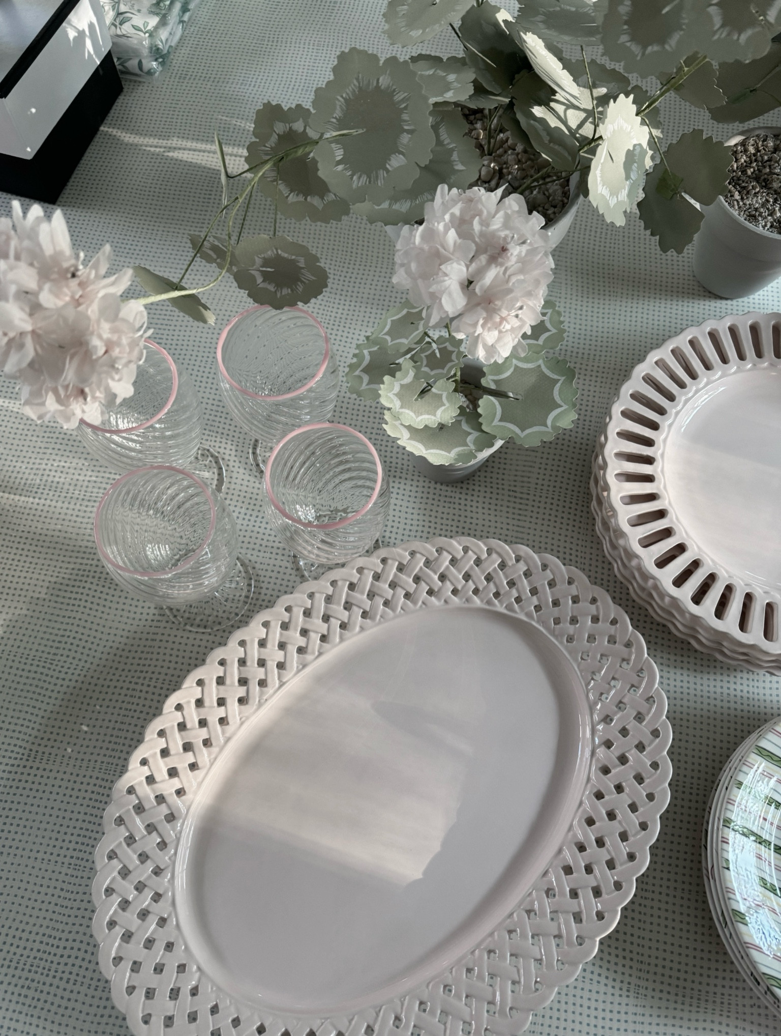 The most gorgeous dishes for spring, in the perfect pink. Love this platter to display in your kitchen as well. 

#LTKparties #LTKstyletip #LTKhome