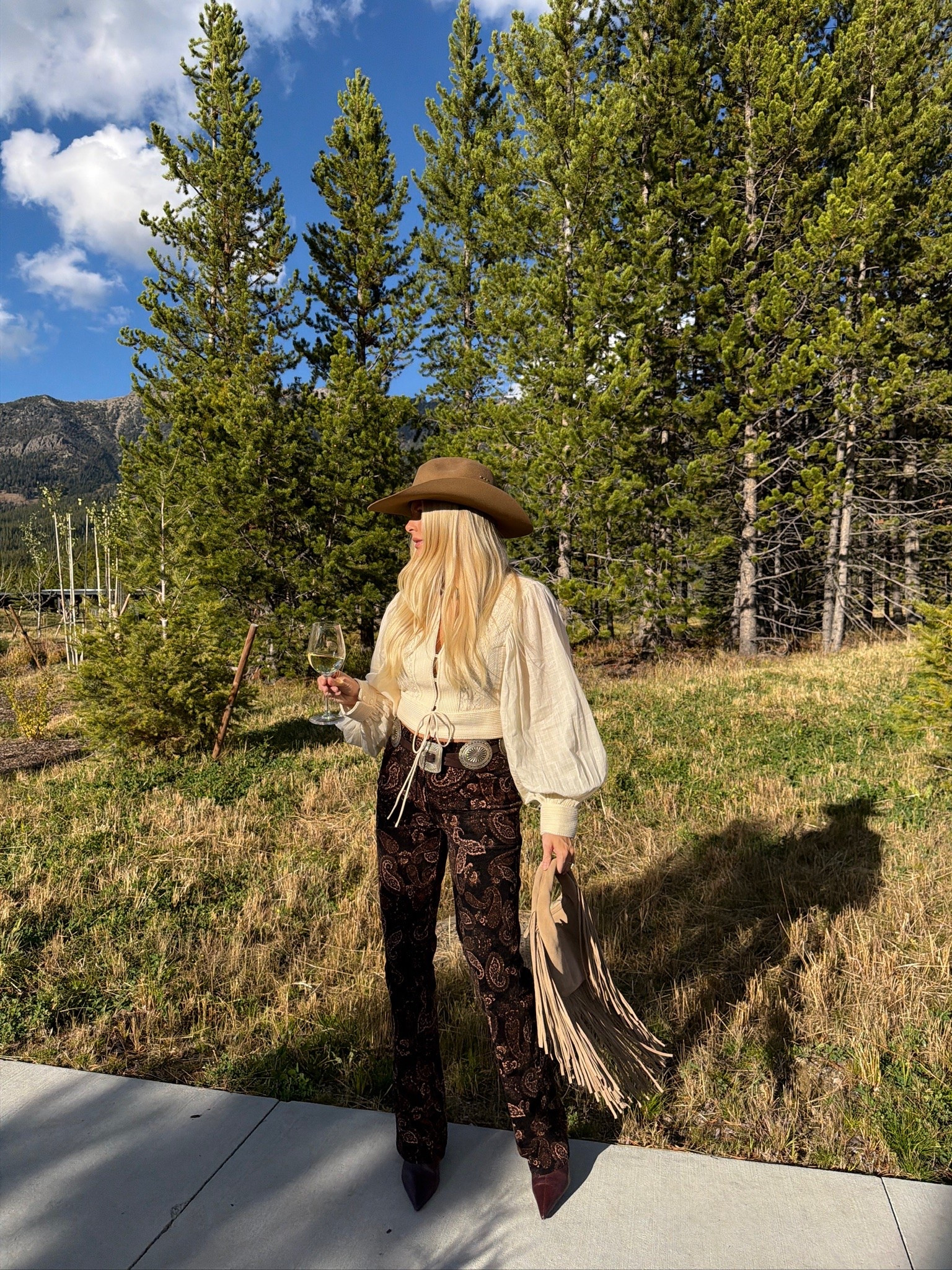 SIZE: 6 in top, 28 in jeans, shoes run tts, linked similar hats. Lip liner - almond, lip stick - blaz’d donut, gloss - White Russian #kathleenpost

Mountain vacay vibes, Montana outfit Inspo, Aspen outfit Inspo, fall fashion

#LTKootd #LTKSeasonal