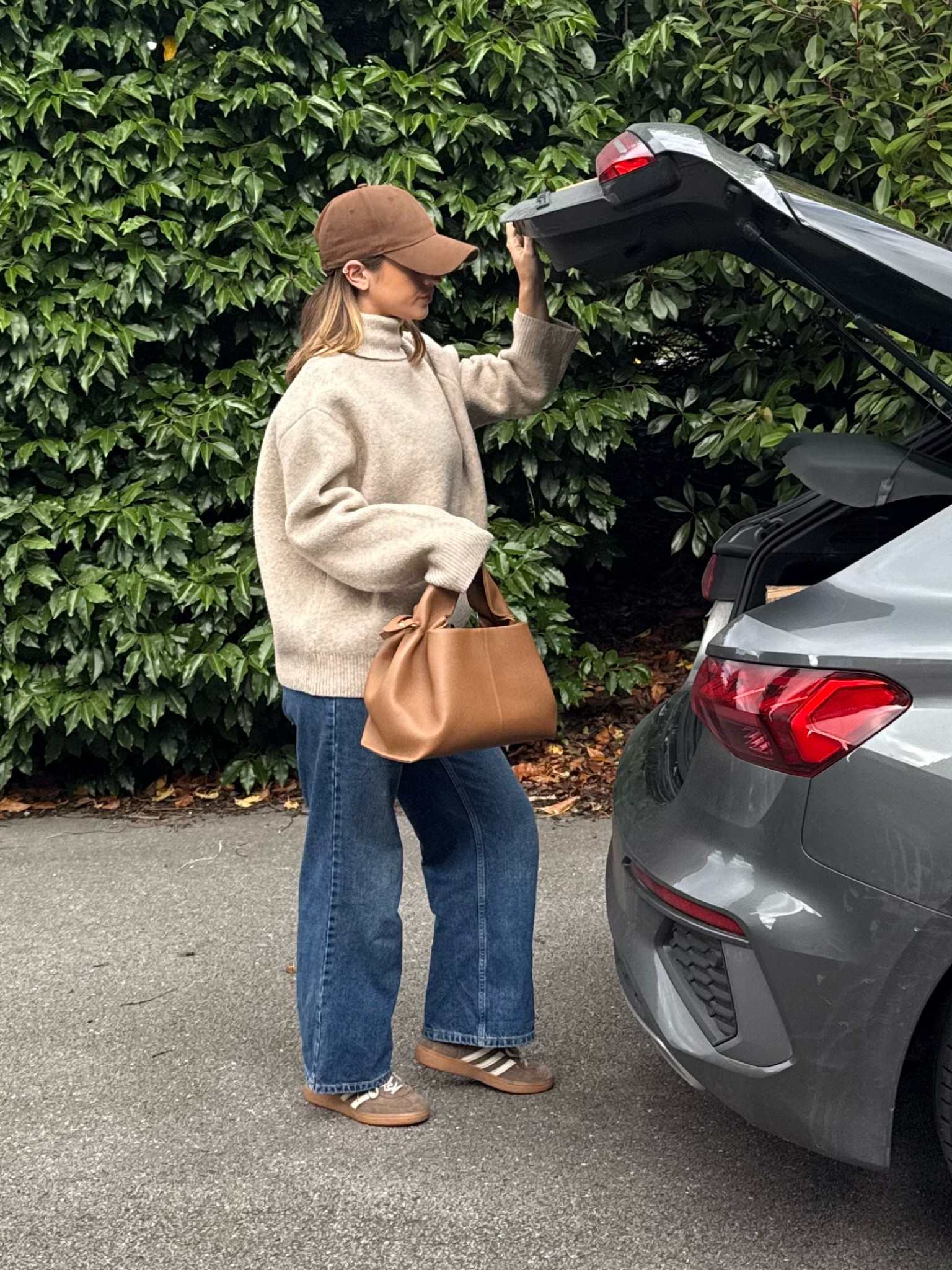 easy autumn outfit idea 🍁🍃🍂 cap & a turtle neck is my go to !!! When in doubt throw on a cap 🤗 all items linked on my LTK 🔗  

#LTKautumn #LTKuk #LTKFashionMonth