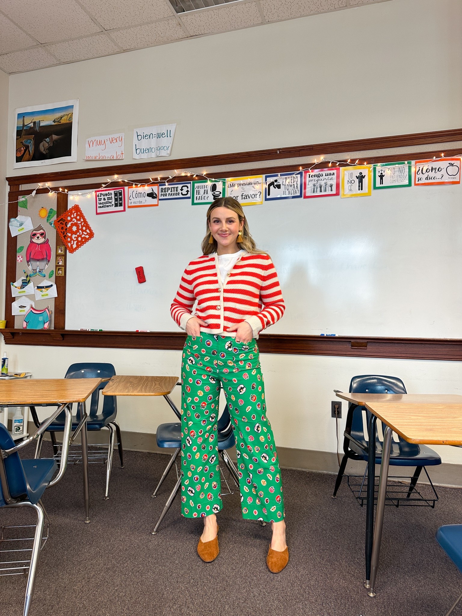 Teacher outfit! Fun fruit sticker pants stole my heart!
Wearing my usual size 27