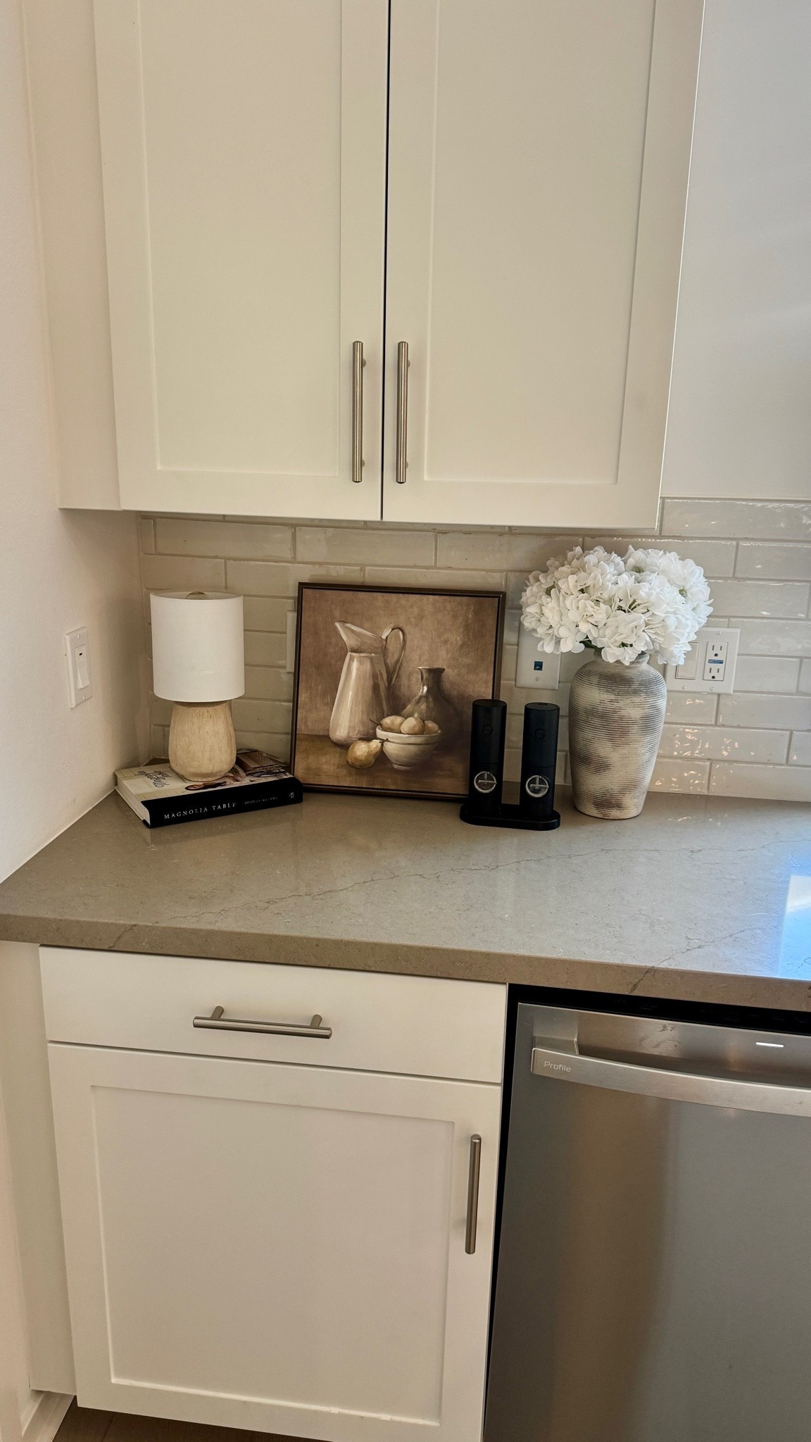 cozy aesthetic kitchen finds✨

#kitchenfinds #aesthetickitchen #kitchenfinds #kitchen #aestheticcoffeemaker #cozykitchen #neutralkitchen

#LTKHome