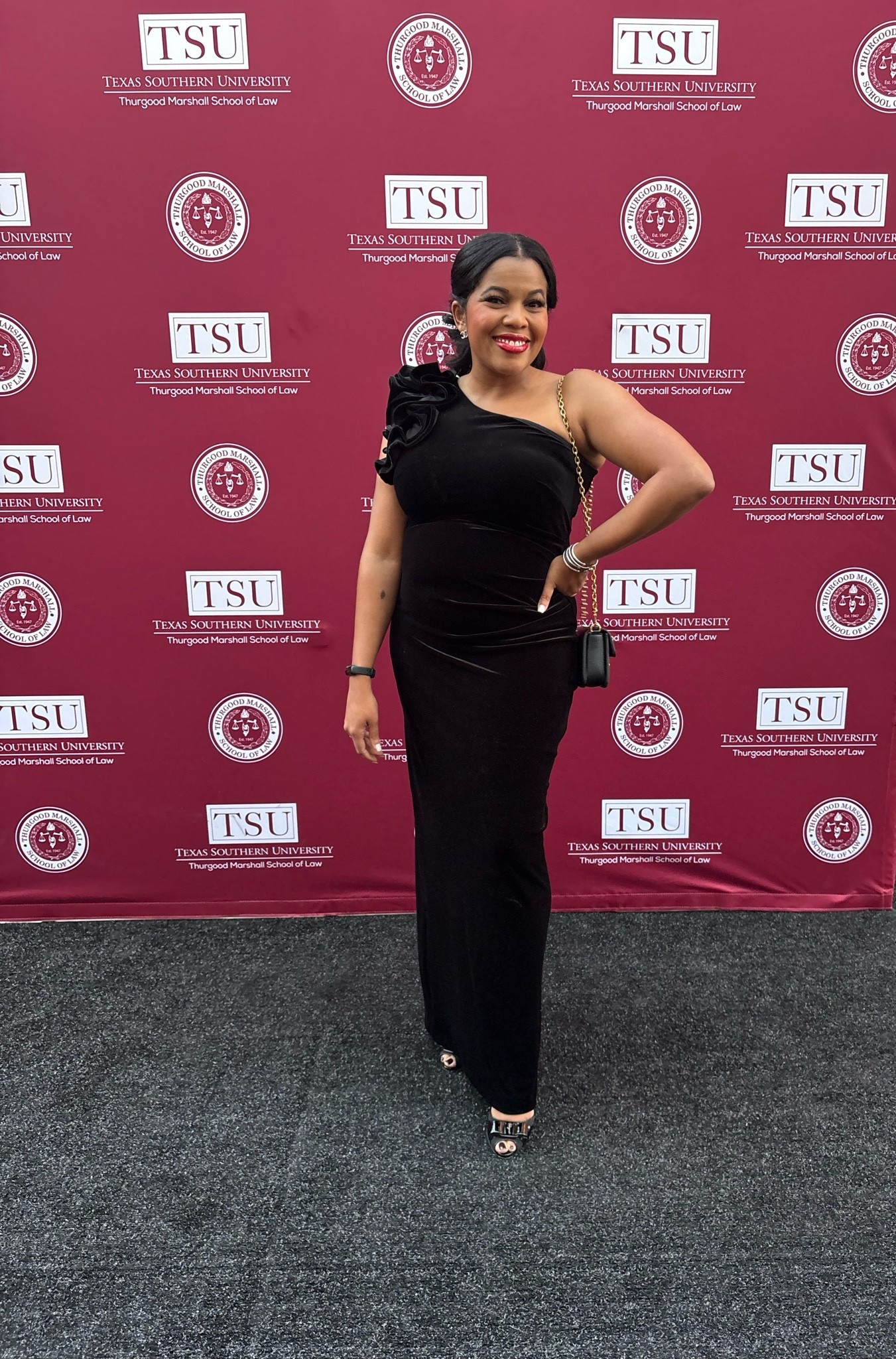 Get ready for your next fall or winter wedding, gala, or formal with this  stunning velvet dress that won’t break the bank.