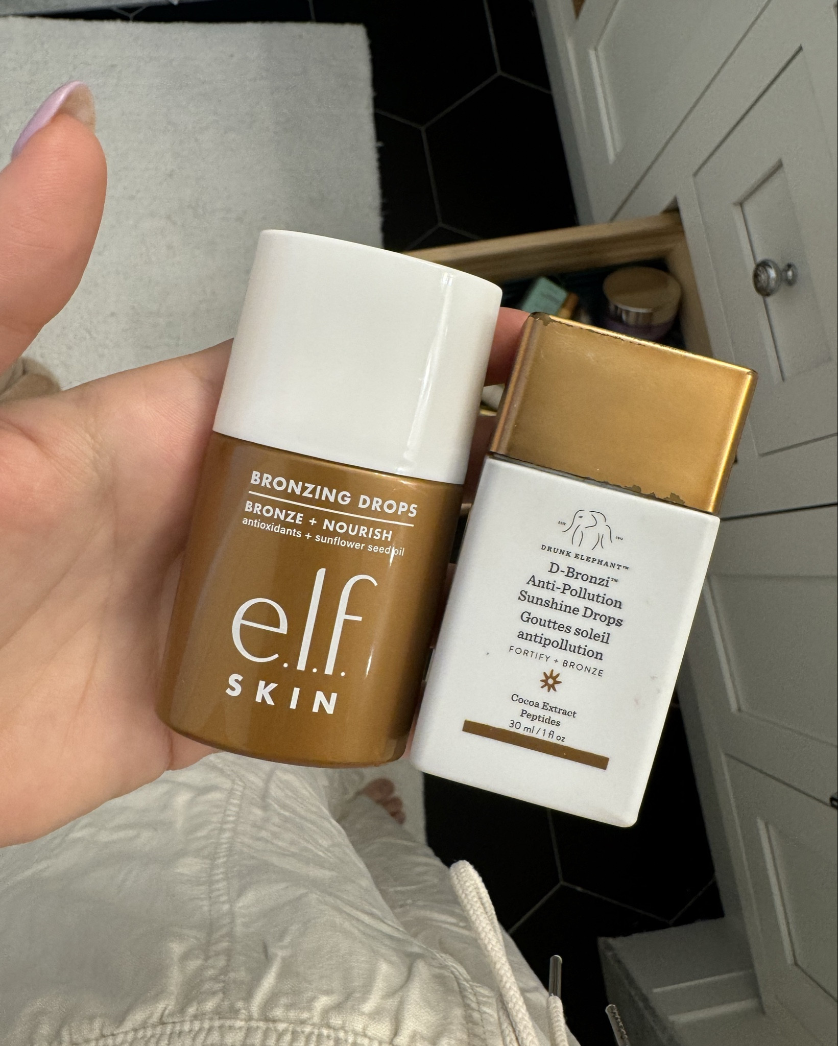 Drunk elephant bronze drop dupe that I’m LOVING! Less than half the price and such a nice summer glow. 