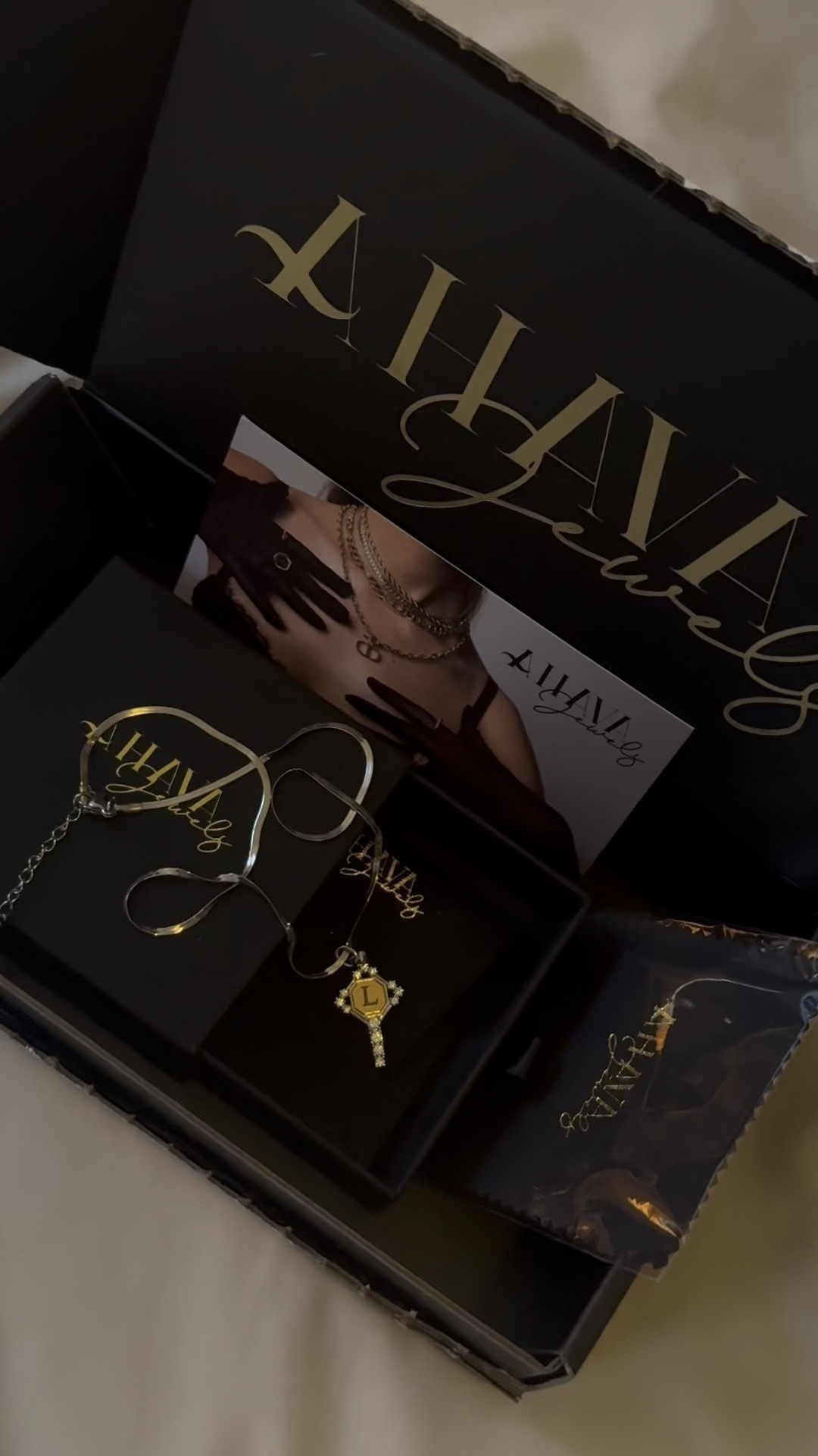Unbox my Mabel Custom Engraved Mixed Metal Key Necklace with me! Gifted from Ahava Jewels 🖤 Link to this necklace & their entire Forever Engraved collection below 🗝️⛓️‍💥

#LTKStyleTip