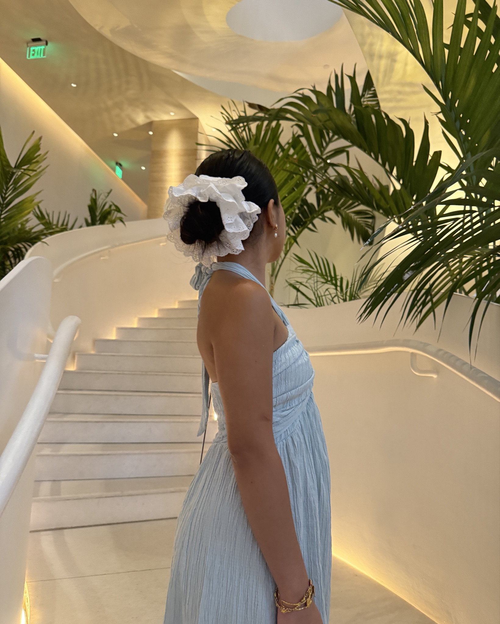 The white scrunchie I have on in every single makeup video, is linked in the post 🤍