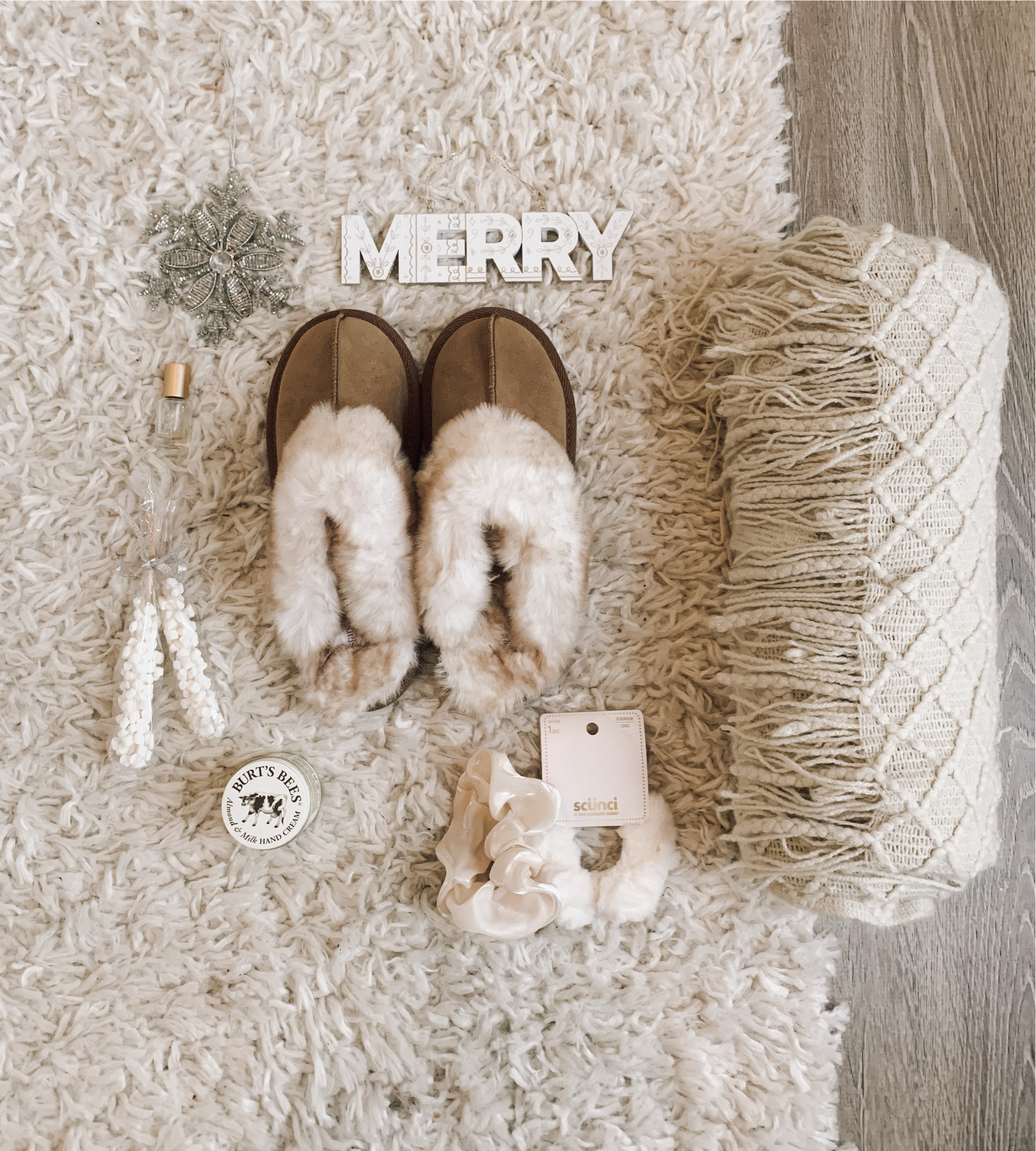 Last- minute gift ideas ✨ 
Gift guide for her
Gift guide for him 
Gifts for grandma
Stocking stuffers 

Let’s gooo ☕️

#LTKSeasonal #LTKHoliday #LTKGiftGuide