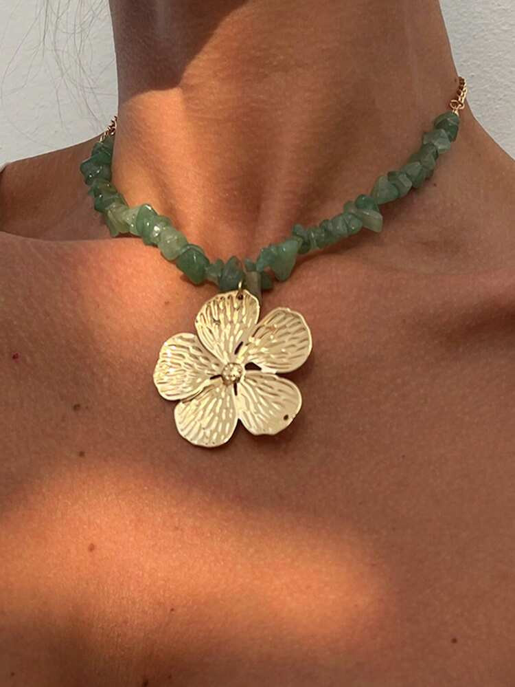1pc Summer Bohemian Style Green Stone Beaded Necklace, Unique Design Alloy Flower Pendant Choker, Fashionable & Versatile Jewelry For Women, Suitable For Daily Wear, Travel, Music Festivals, Parties. The Shape And Size Of The Stones Are Random. | SHEIN