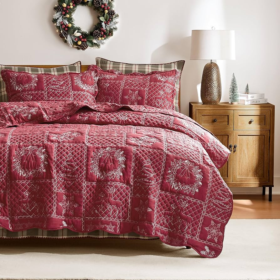 WDCOZY Christmas Queen Size Quilt Bedding Sets with 2 Shams, Red Patchwork Soft Lightweight Xmas ... | Amazon (US)