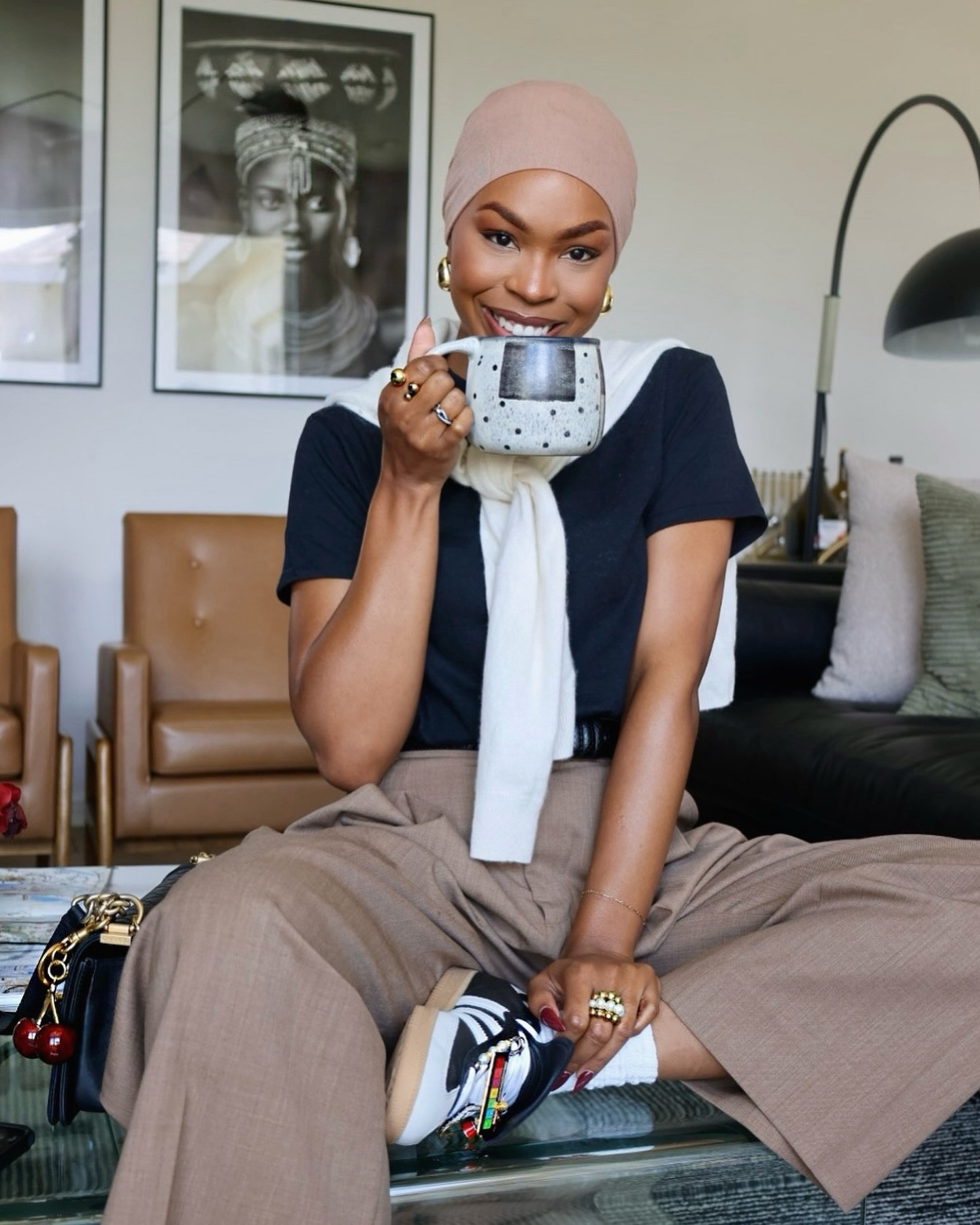 Cosplaying fall 🍂 until she makes her way to south  Texas where it’s currently 93 degrees… Sigh 😔 ⁣⁣
⁣⁣
Sidenote- Have y’all checked out @bananarepublic since their rebrand?? Okay, so yes it’s pricey, but it’s also worth it, I fear. Do you see these 98 percent WOOL trousers?! Yes, 98 percent and they come in different lengths, which means I need every color. 😭 ⁣
⁣
Outfit Deets- ⁣
⁣
Trousers- @bananarepublic 
Sneakers- @adidasoriginals Sambas from @endclothing 
Jewelry- @sostyleca and @davidyurman 
Headwrap- @shopmoderndayclassic