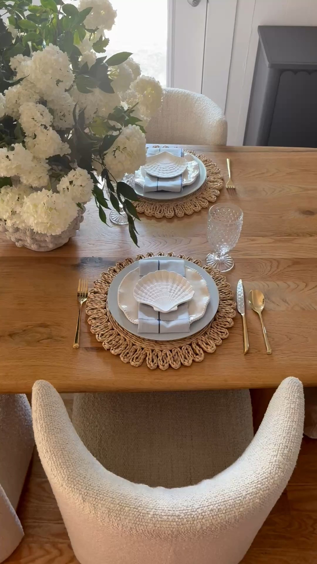 Coastal table setting…

#LTKSaleAlert #LTKHome #LTKSeasonal