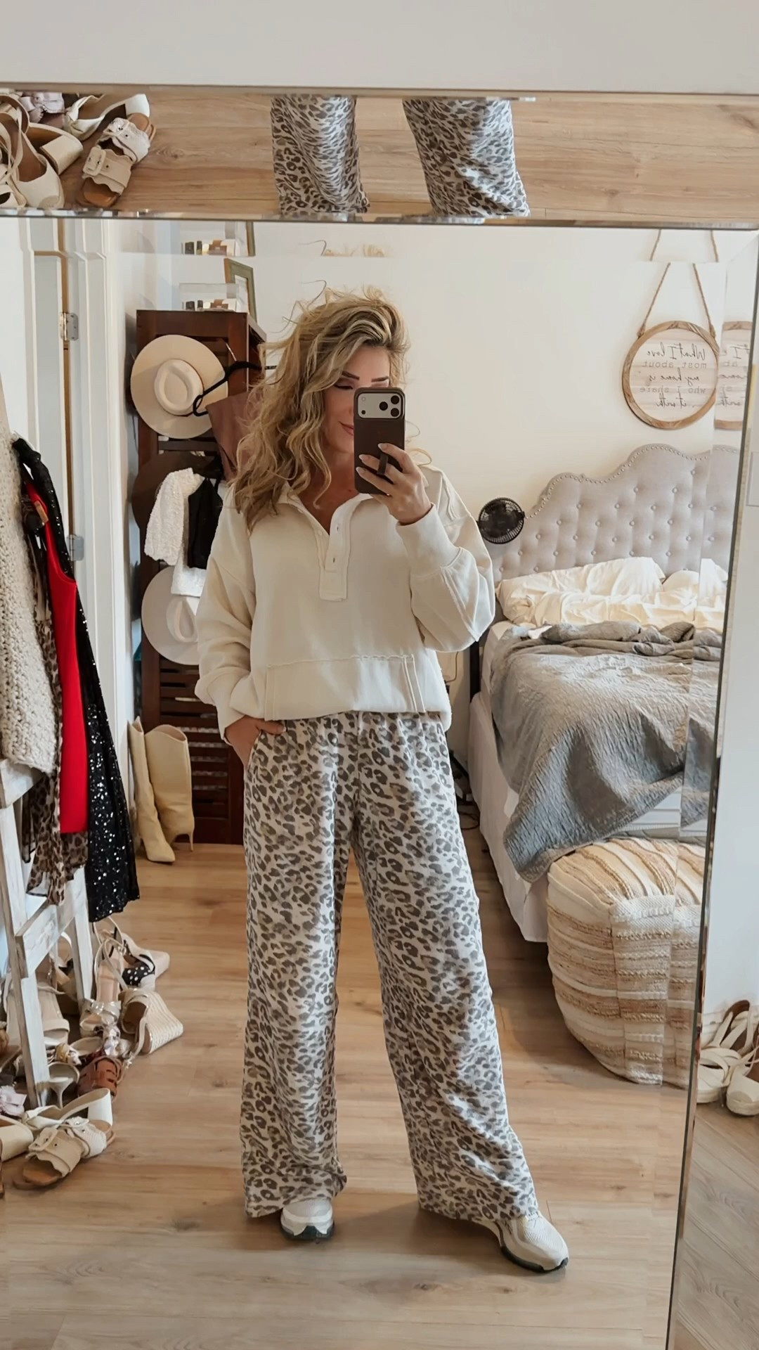 Cozy ootd for my hair appointment. Looooove Aerie for their casual loungewear. 

Wide leg sweatpants, activewear pants, sweatshirt, carpool outfit ideas, sneakers

#LTKgrwm #LTKmomlife #LTKdayinmylife