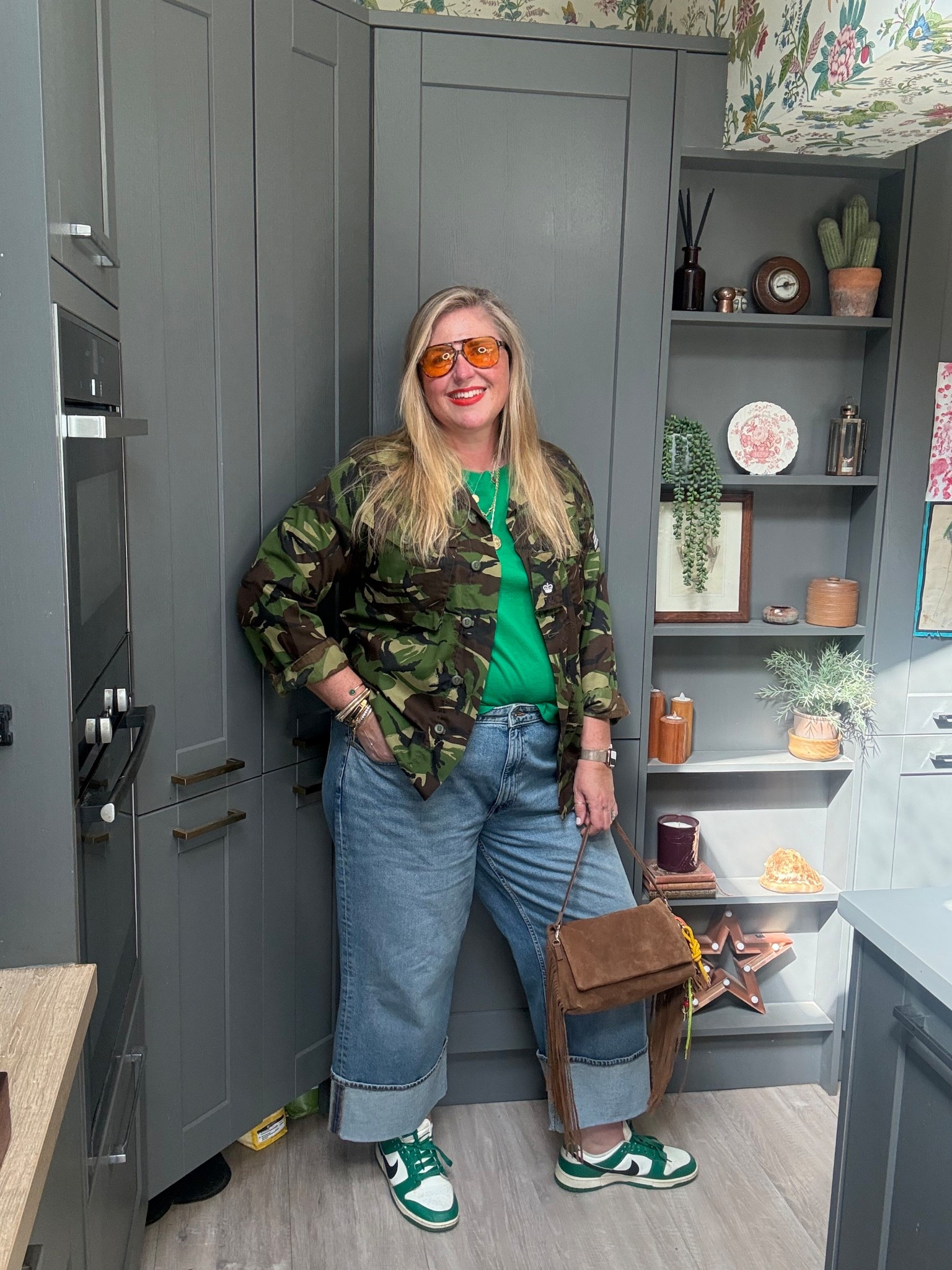 Turn up jeans, camo jacket, suede bag, green tshirt, green trainers, sunglasses 

#LTKspring #LTKplussize #LTKjeans