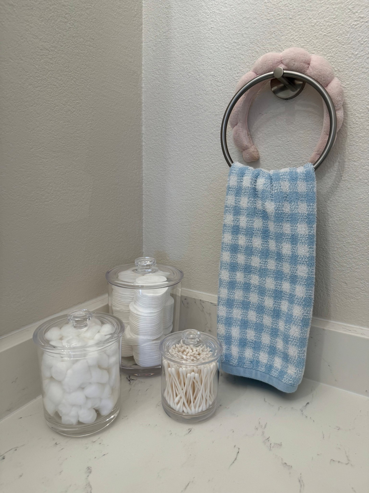 Bathroom Decor


Blue bathroom
Blue towels
Printed towels
Pink headband
Bubble headband
Bathroom decor
Bathroom storage
Girls bathroom
Preppy decor
Coastal decor
Gingham towels
Blue gingham
Bathroom decor
Home decor
Preppy home

#LTKFindsUnder50 #LTKHome