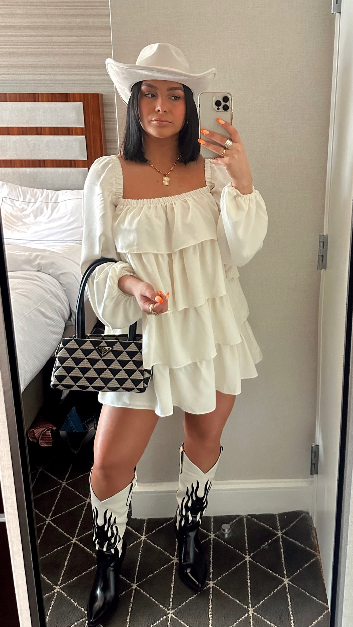Nashville Day 2!!!!

Outfit-
Dress WeWoreWhat
Boots Zara
Hat Altar’d State
Bag Prada


#LTKtravel #LTKitbag #LTKFind