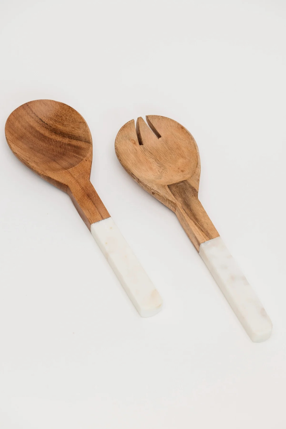 Hagen Marble + Wood Salad Server Set | THELIFESTYLEDCO