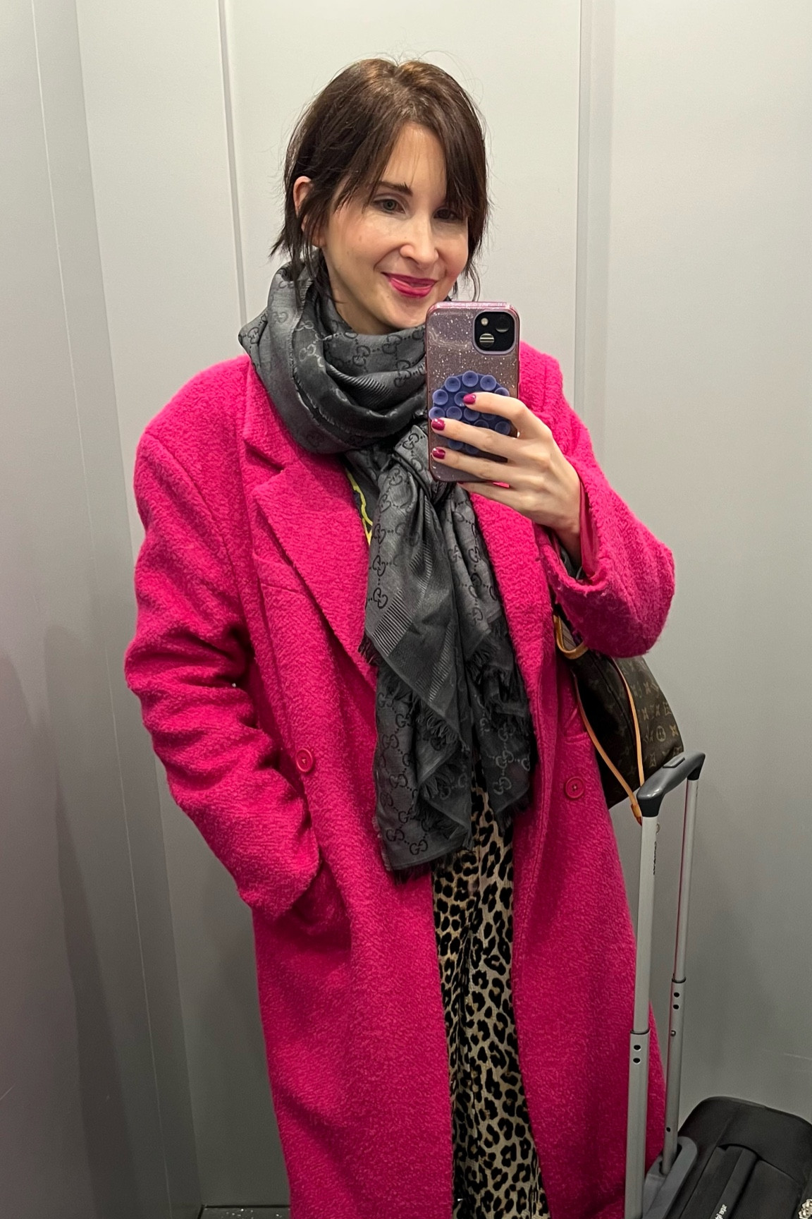 Für einen Business-Trip nach Berlin habe ich meinen pinken Mantel mit einem grauen Schal kombiniert 💕 Die Leo-Hose erzeugt einen spannenden Stilbruch 🐆

#pink #coat #mantel #herbst

#LTKwinter #LTKautumn #LTKdeutschland