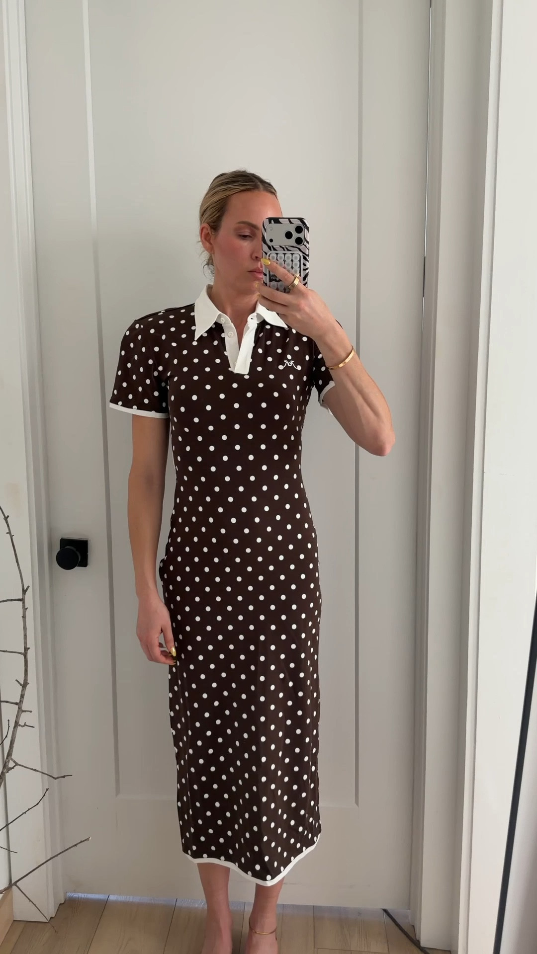 I realized after I forgot to put the white belt on! Ugh, I feel like that’s what makes this dress too! well besides the shoulder pads. I’m wearing a small ￼￼

#LTKdayinmylife #LTKmomlife #LTKWorkwear