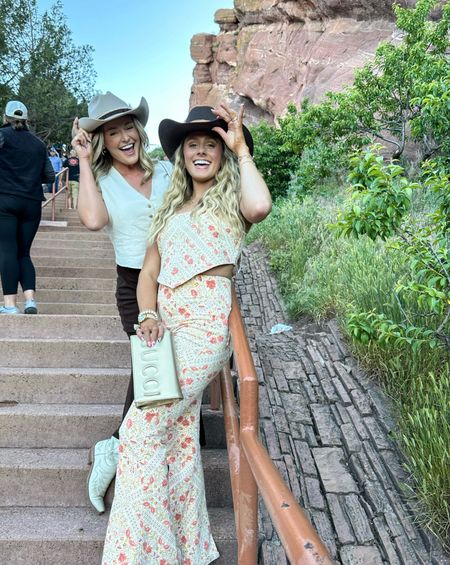 Hey honey, it’s about time to settle on down in mountain time! 🎶🪕⛰️

Outfit for Ian Munsick at Red Rocks! Accessories are Carol & Kay Boutique 🤍

#LTKTravel #LTKStyleTip