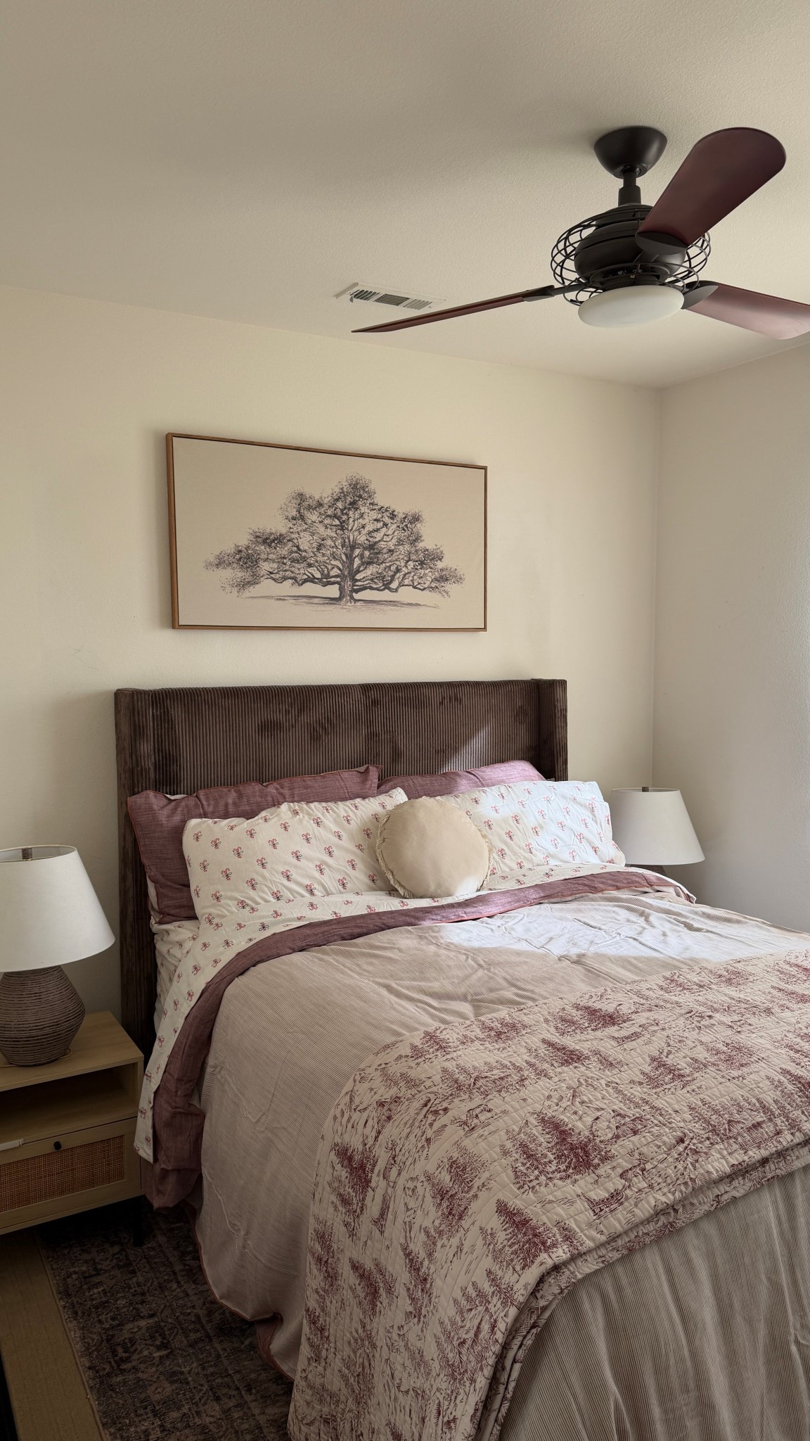 Our new guest bedroom 🤎

#LTKHome #LTKHoliday #LTKSeasonal