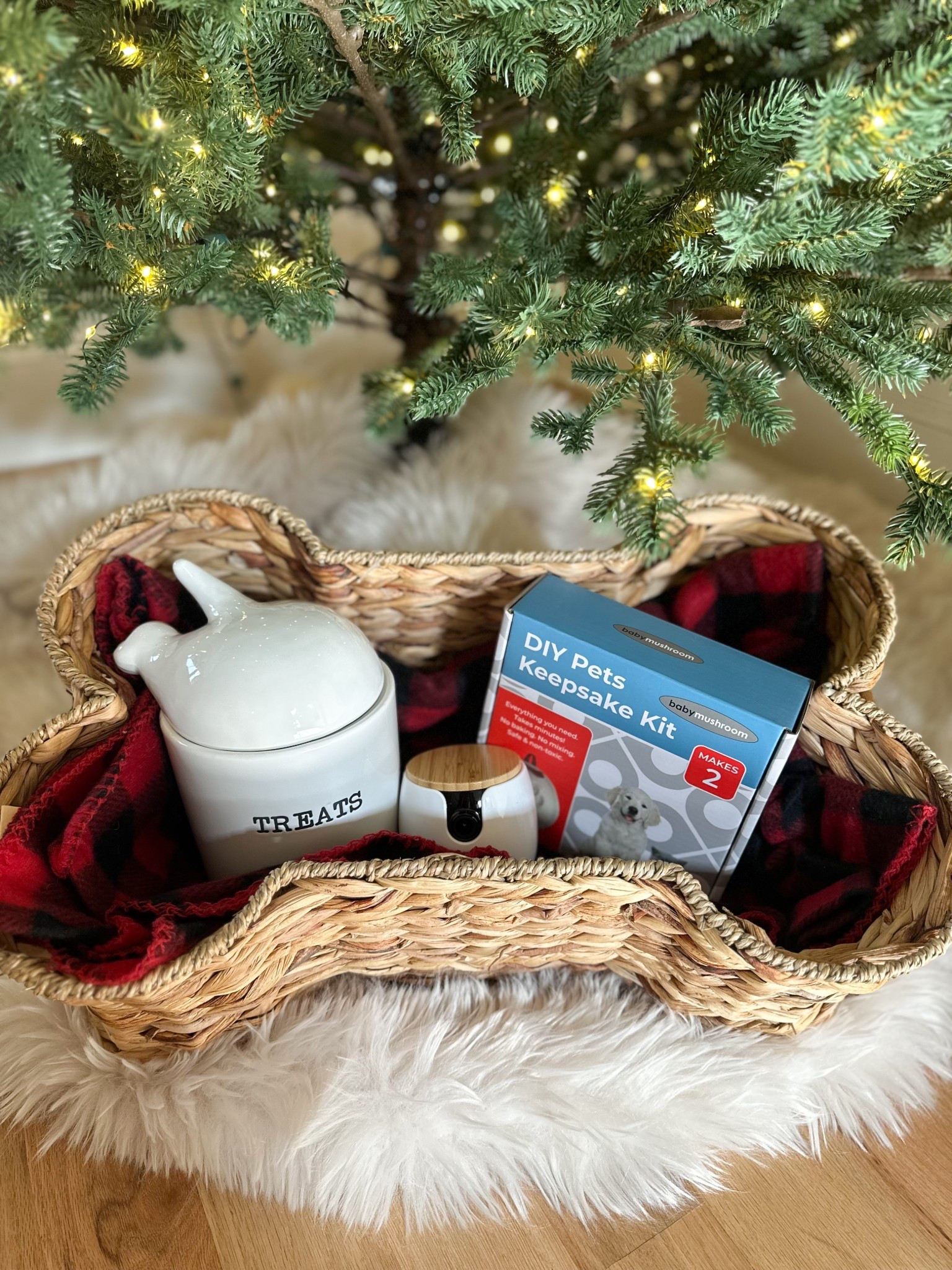 Day 4 of our 12 Day Gift Guide is for the Pet Parent - gifts to keep toys, treats, and gear organized + cute, plus a few other gift ideas!

🎁 Comment GIFTS for the links!

#LTKHoliday #LTKSeasonal #LTKGiftGuide