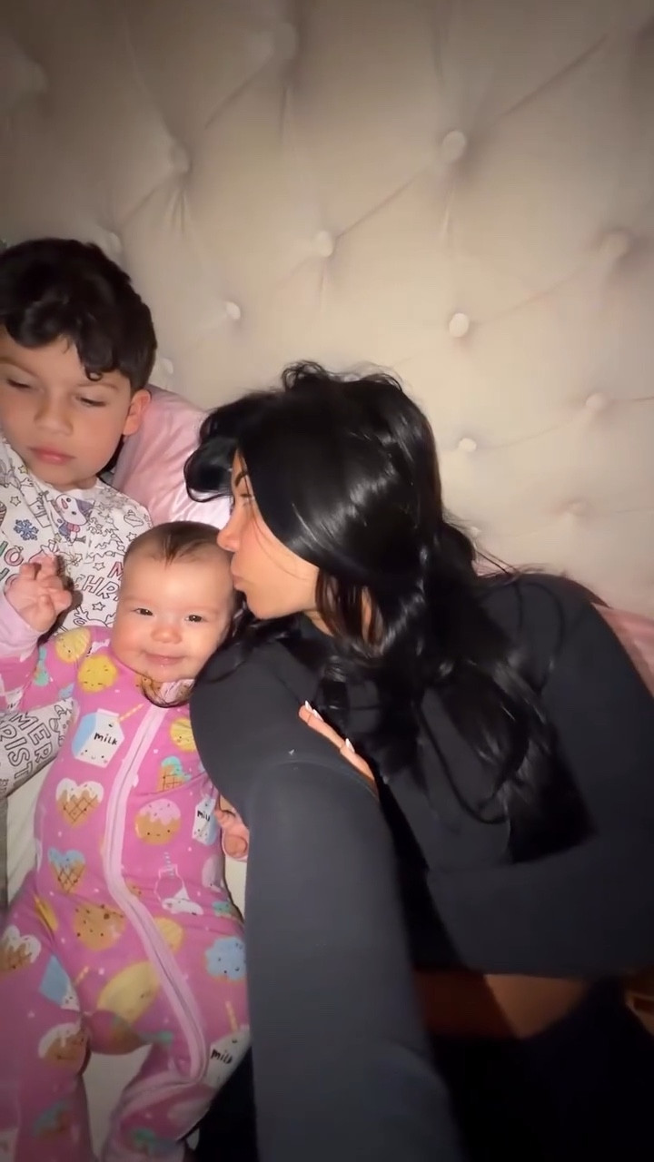 No snow. But it’s COLLDD🥶 hope you’re all staying safe and warm!🫶🏼

#morningvlog #morning #family #ditl #postpartum sahm of 2, baby, mom life, husband, reality, relatable, freeze, snow storm