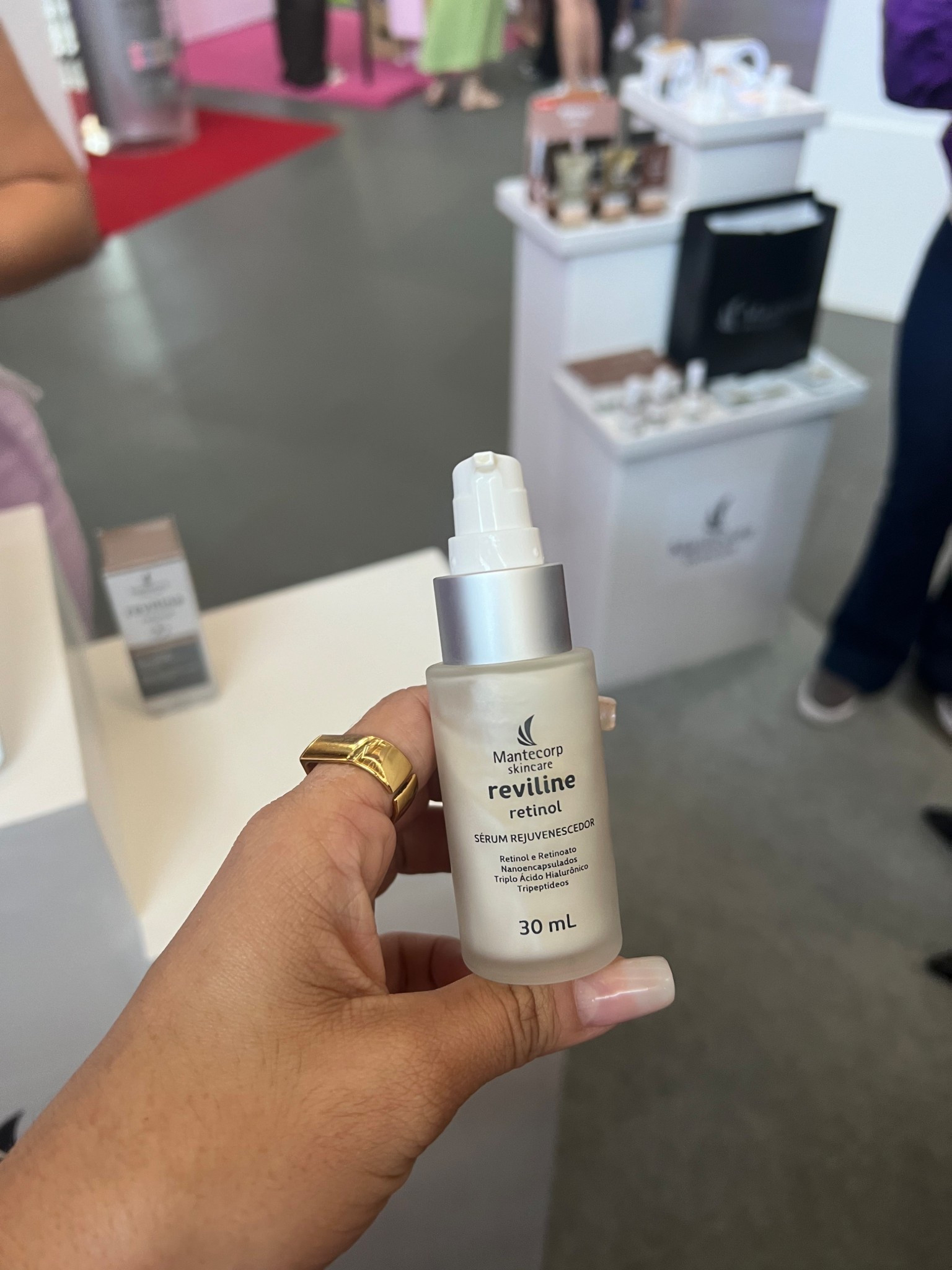 • Sérum Facial Rejuvenescedor Mantecorp Skincare Reviline Retinol 

Este sérum poderoso é formulado para combater os sinais de envelhecimento, proporcionando uma pele mais firme, hidratada e radiante.

#LTKbrasil #LTKpromo #LTKbeleza