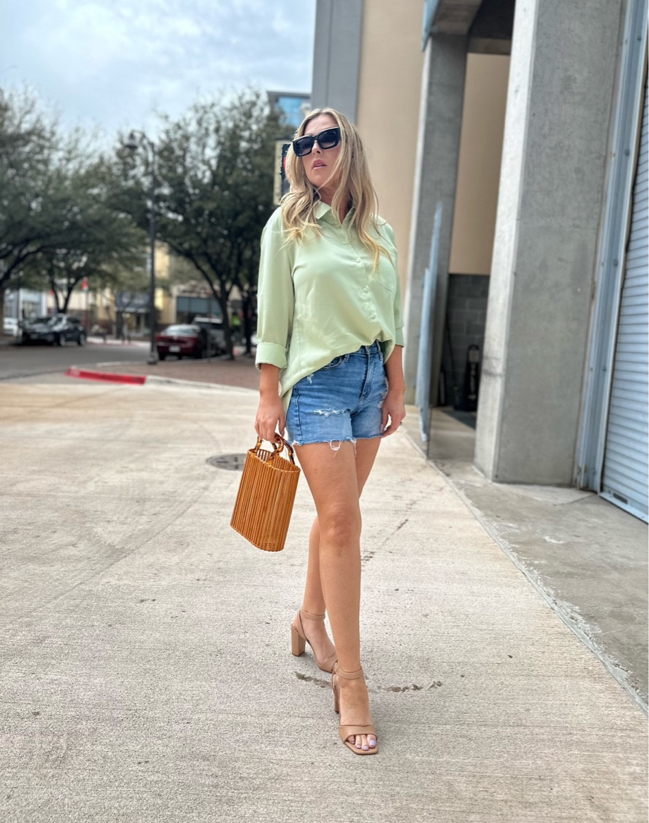 Another green fave! Wearing a medium in this top and 27 in the shorts

#LTKFind #LTKSeasonal #LTKstyletip