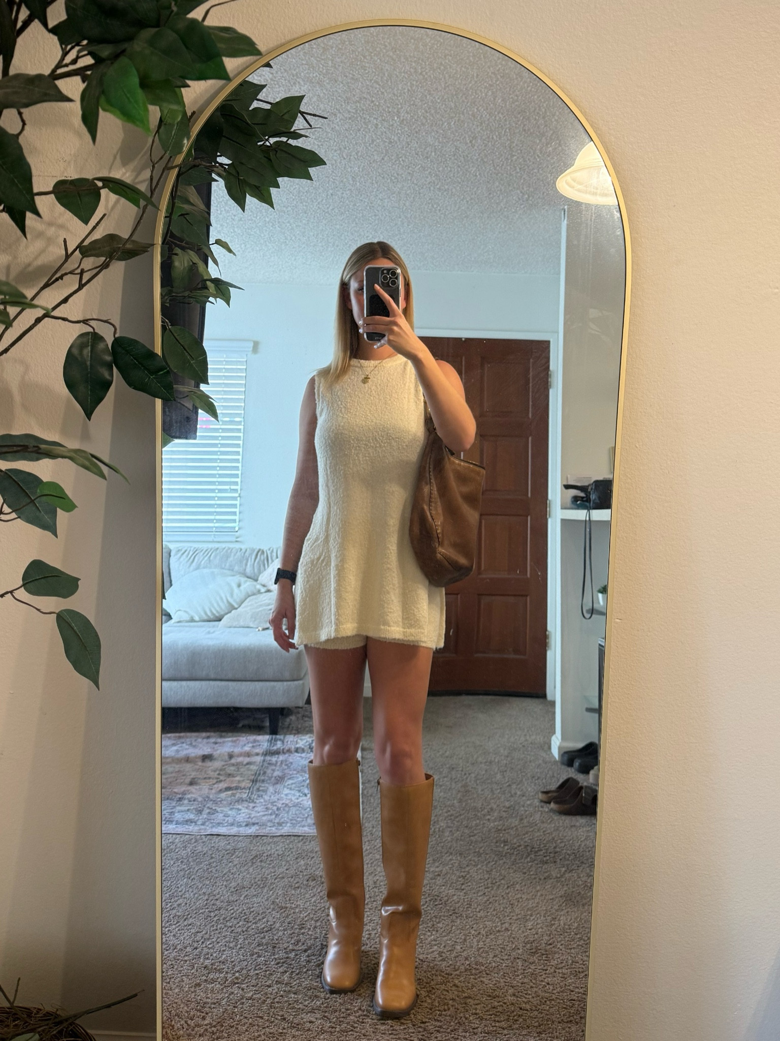 Bag is vintage Prada brown leather- linked similar from Vestiarie collective 🫶🏼
Boots are a dupe of the Frye campus boots 🍂

#LTKSeasonal #LTKStyleTip #LTKFindsUnder50