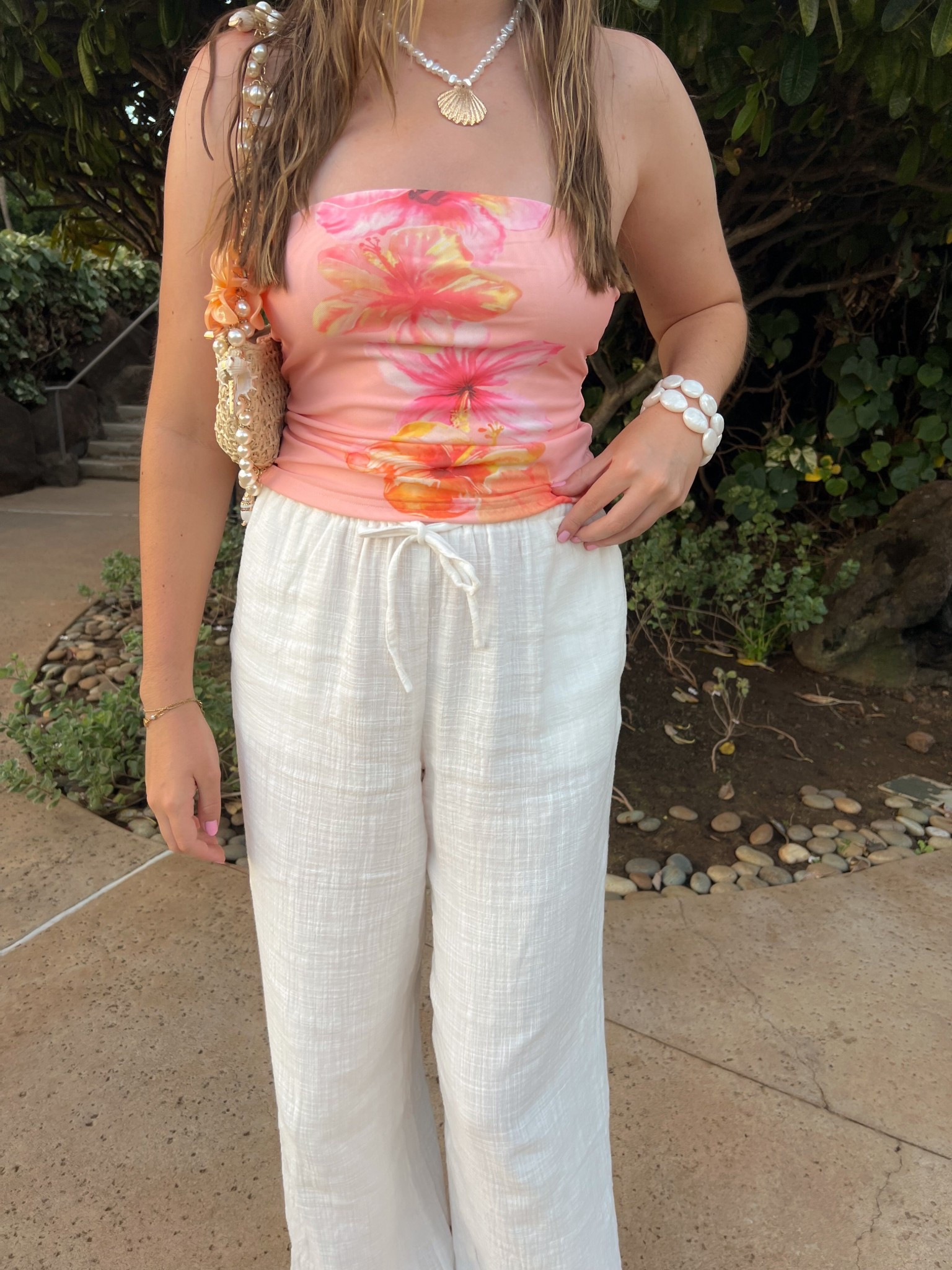 Casual beach day outfit 

#LTKShoeCrush #LTKStyleTip #LTKSeasonal